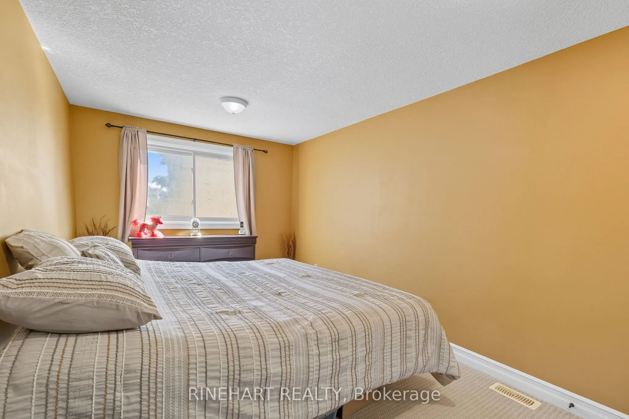 10 Alayne Crescent