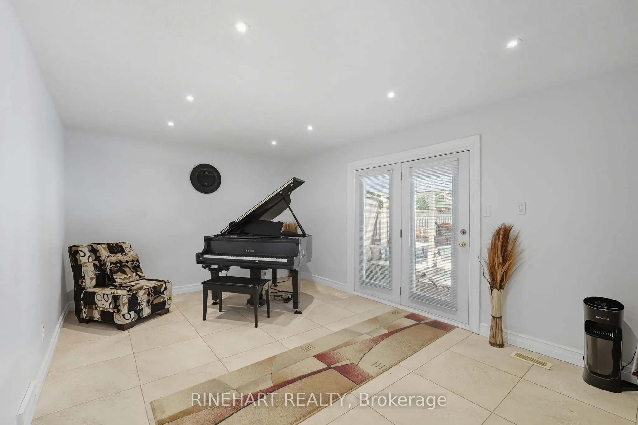 10 Alayne Crescent
