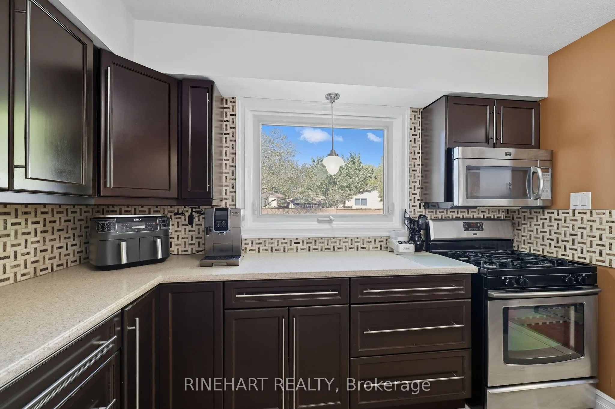 10 Alayne Crescent