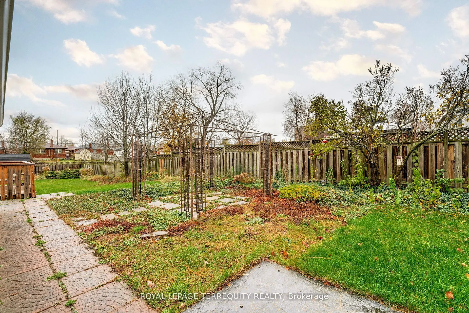 739 Upper Gage Avenue