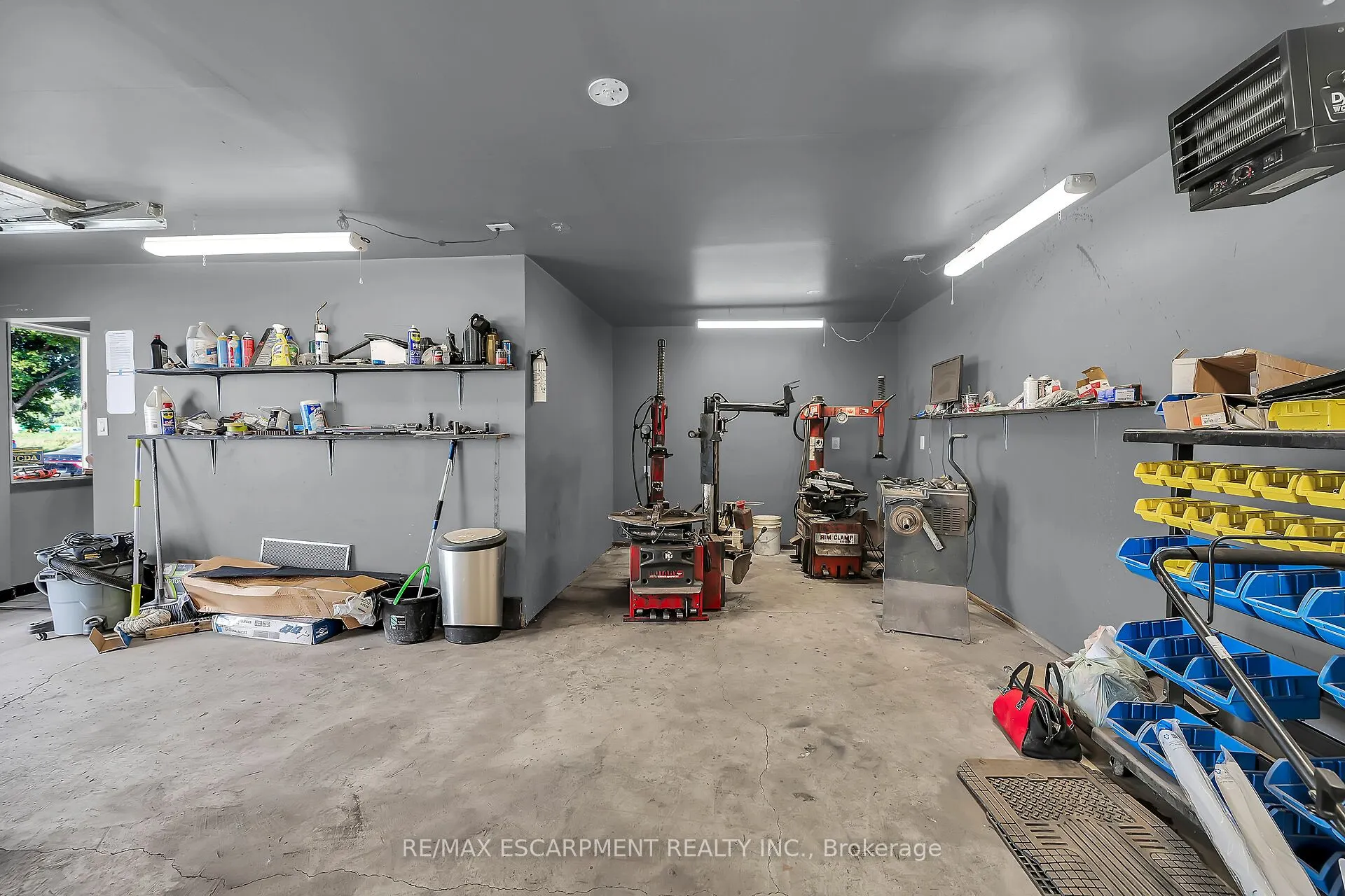 2918 Upper James Street