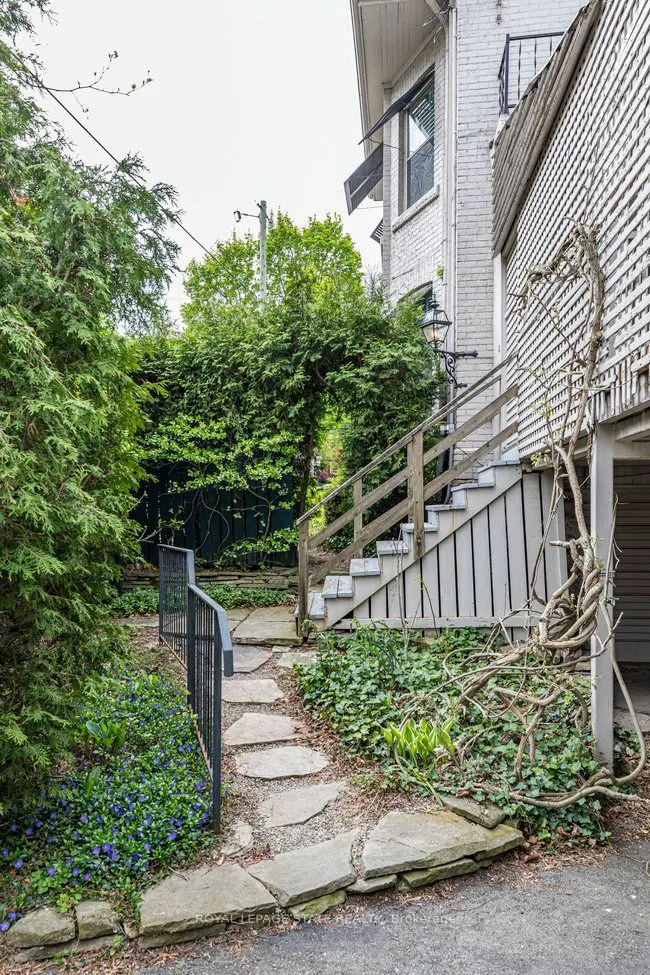 142 Aberdeen Avenue
