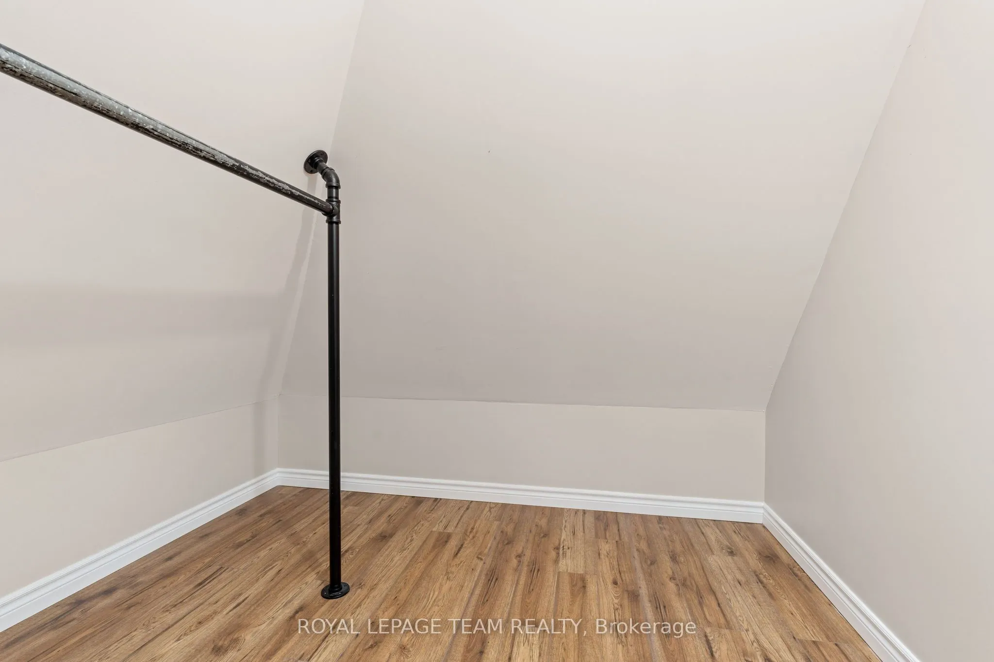 258 JOHN Street N, #2