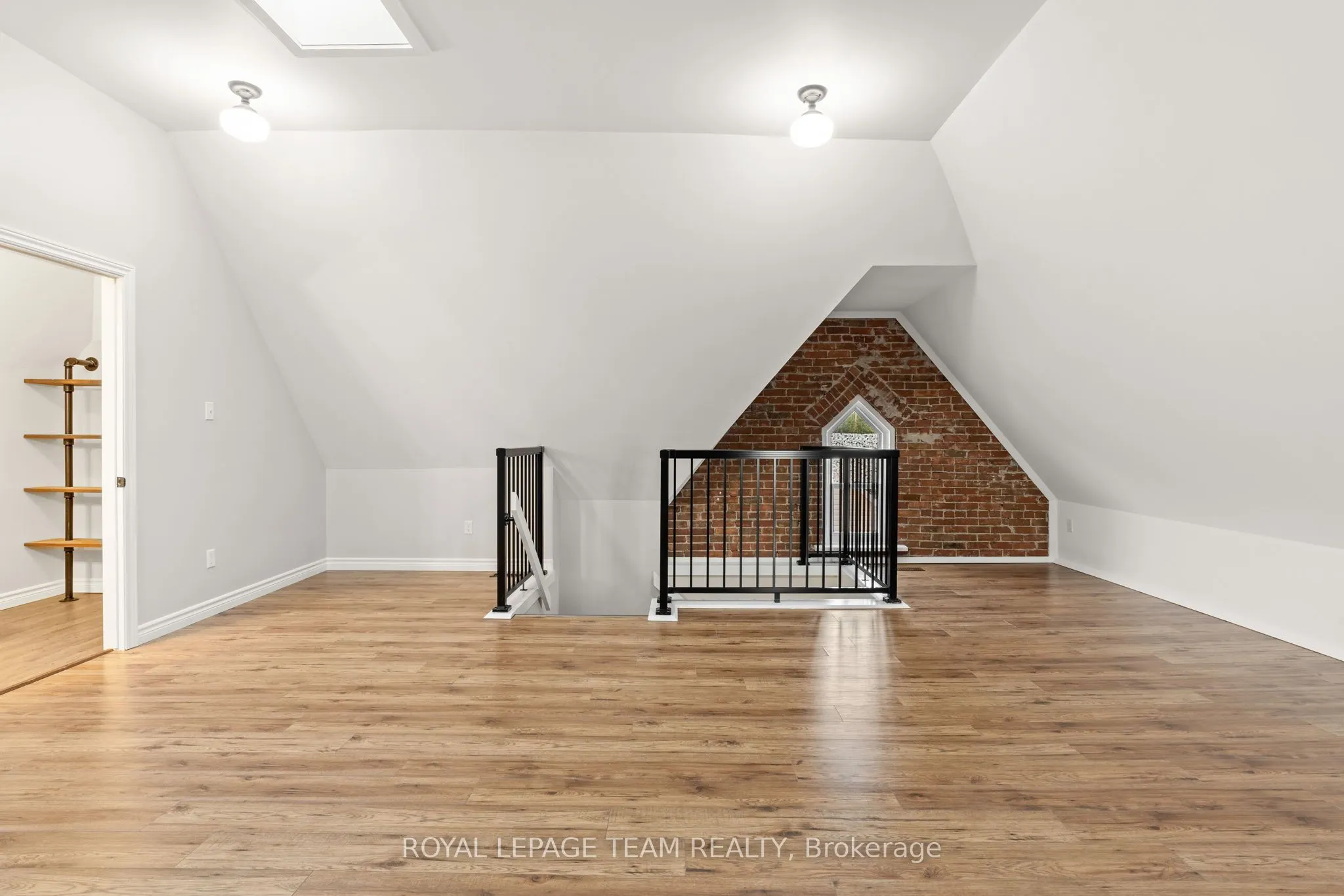 258 JOHN Street N, #2
