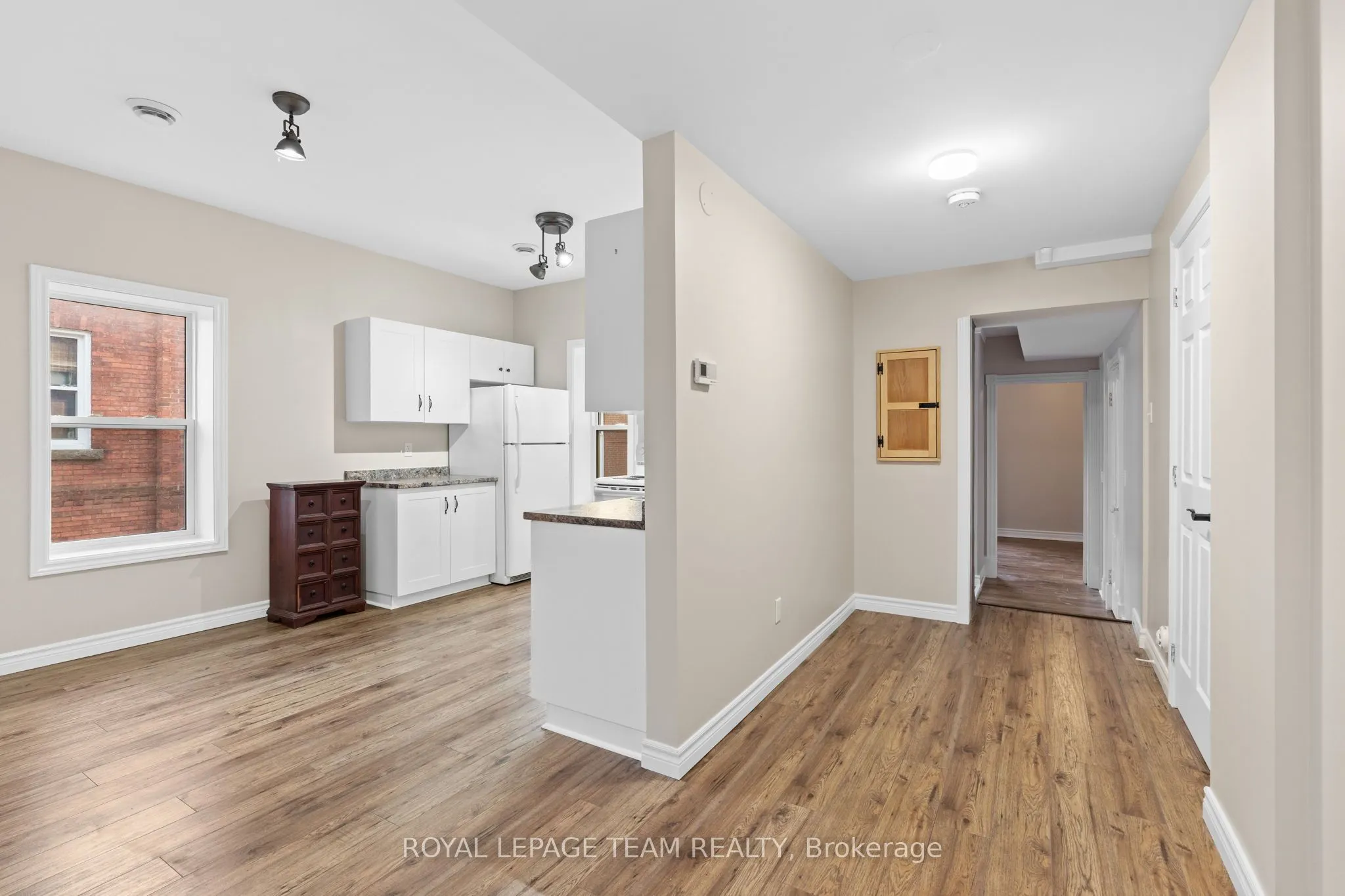 258 JOHN Street N, #2