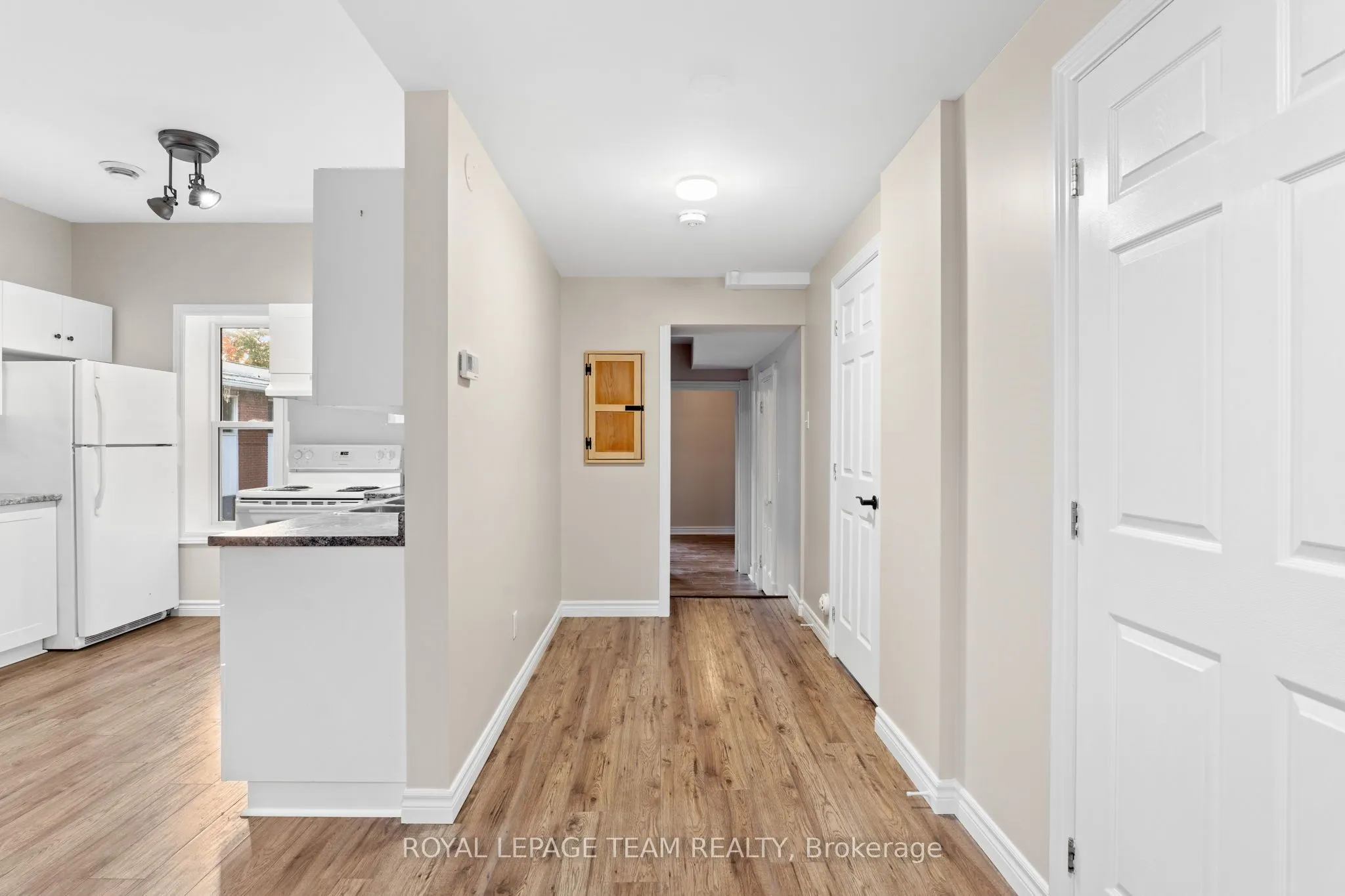 258 JOHN Street N, #2