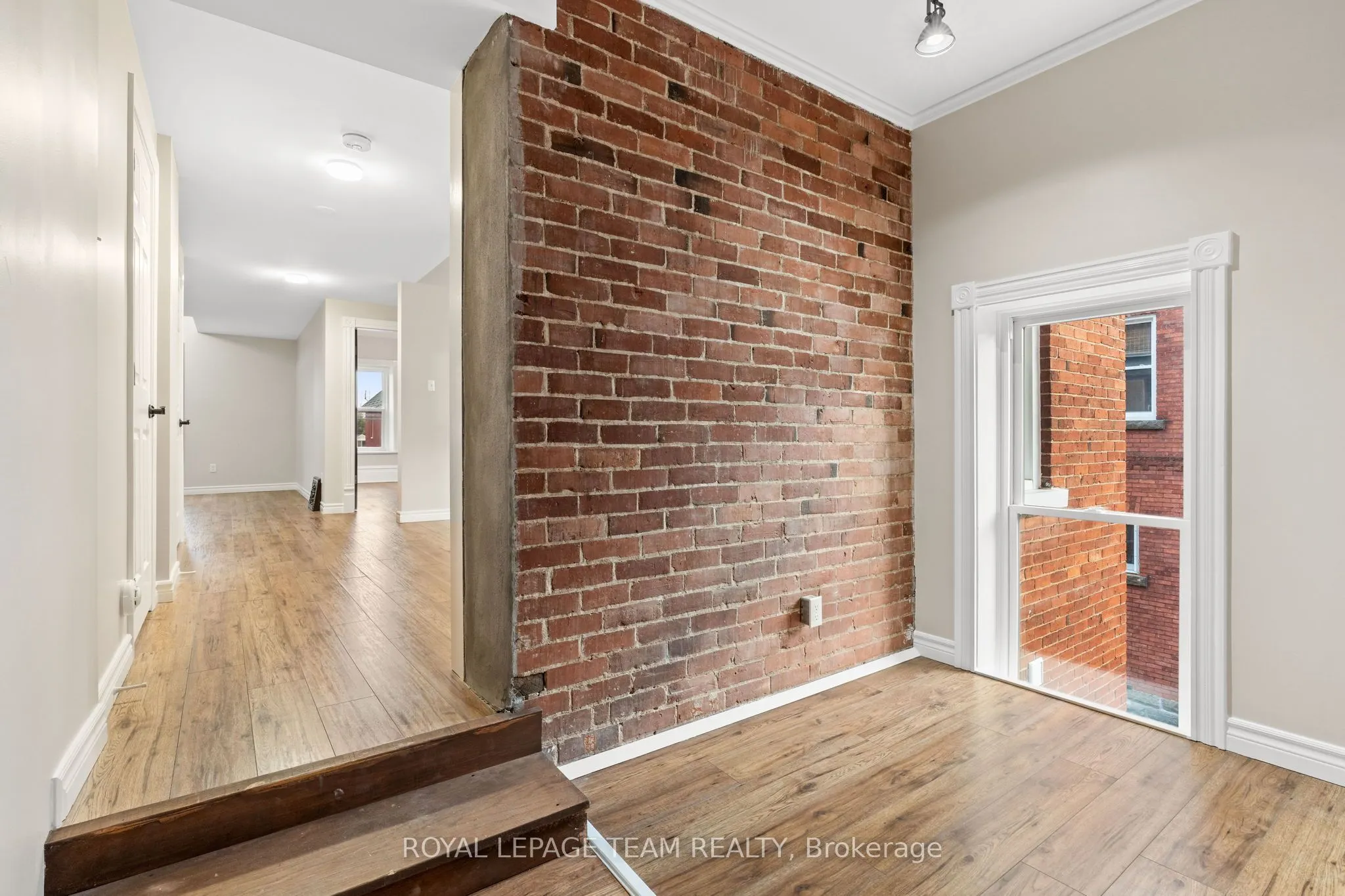 258 JOHN Street N, #2