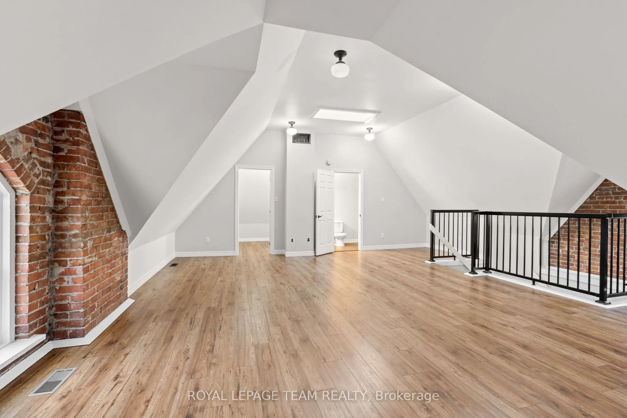 258 JOHN Street N, #2