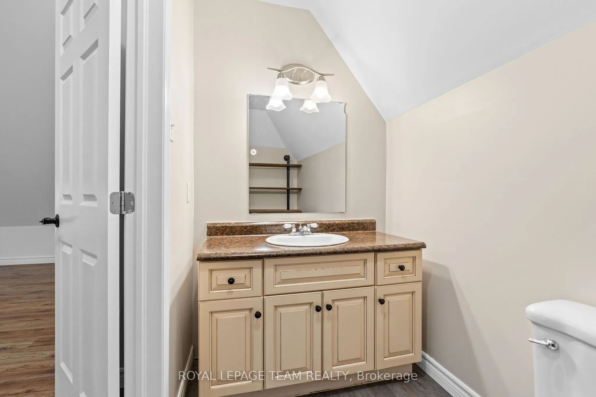 258 JOHN Street N, #2