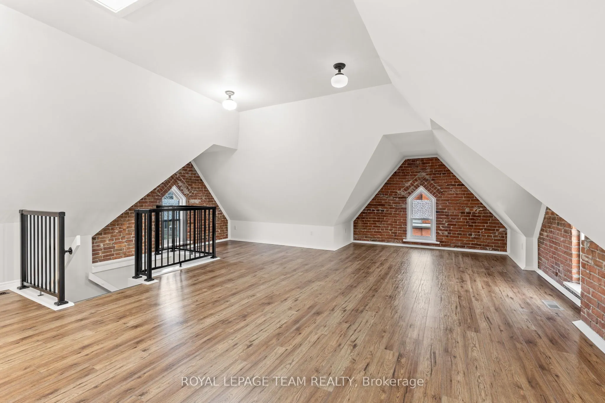 258 JOHN Street N, #2