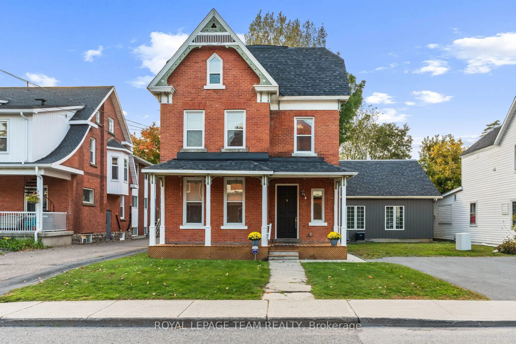 258 JOHN Street N, #2