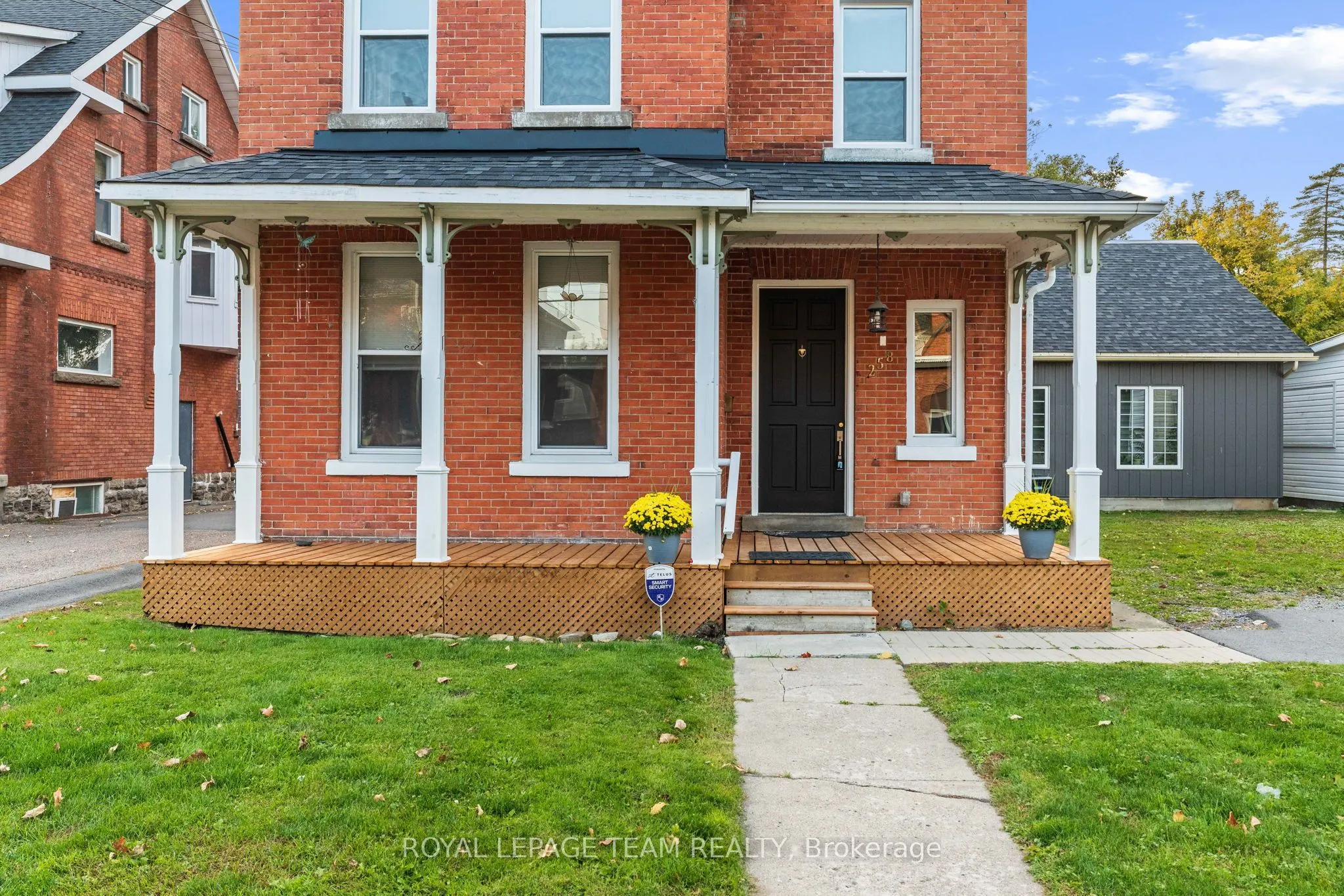 258 JOHN Street N, #2