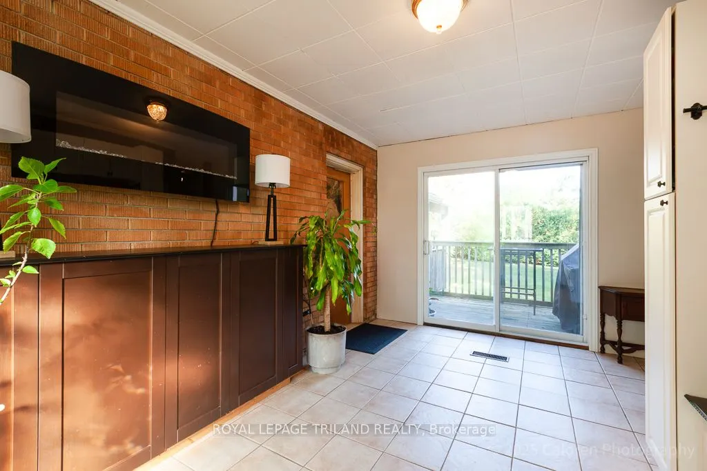 749 Commissioners Road W