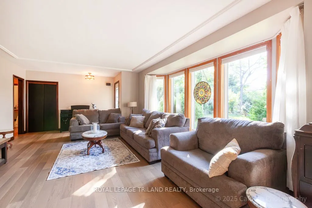 749 Commissioners Road W