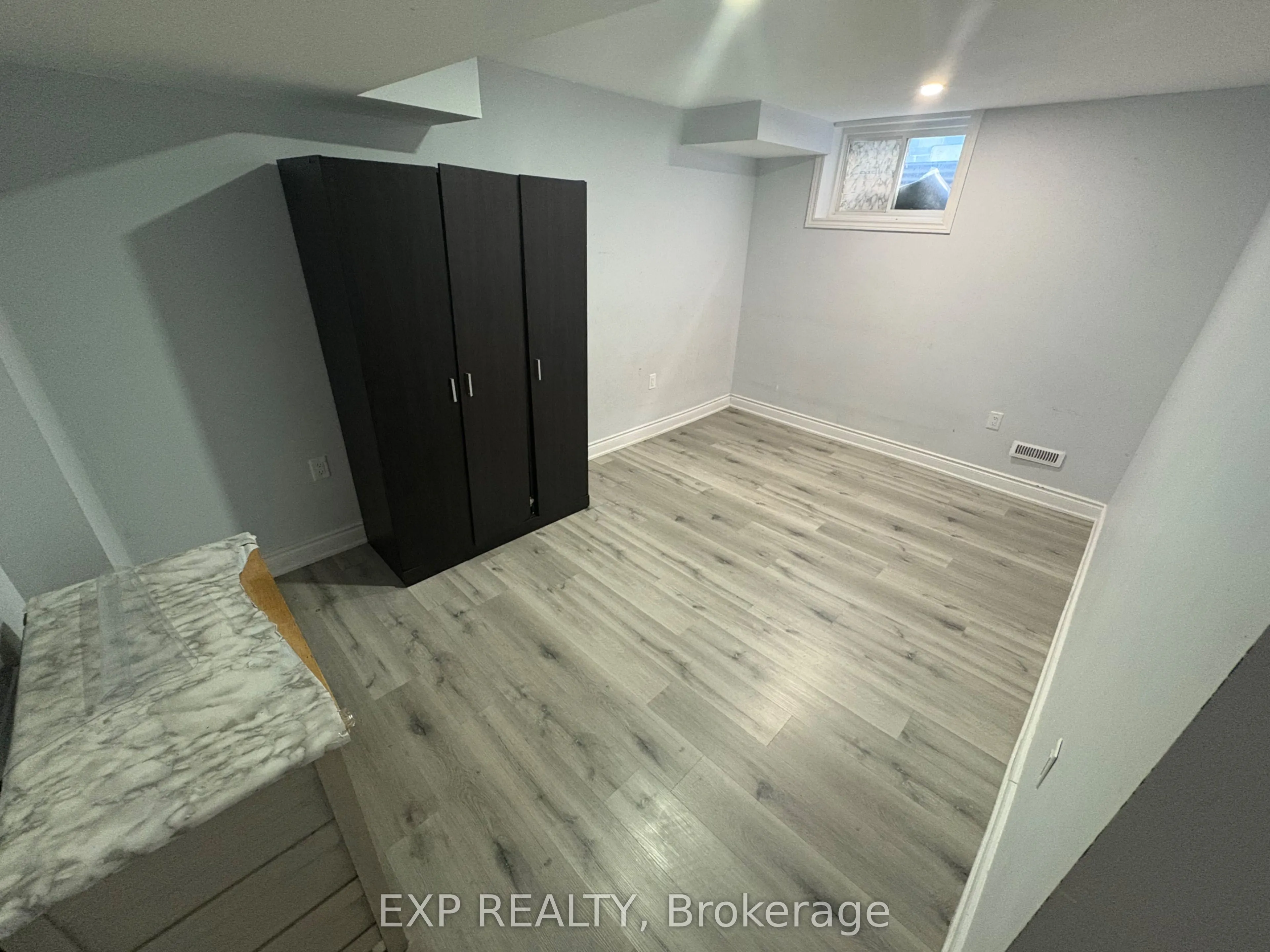 1445 Dyer Crescent N, #Lower