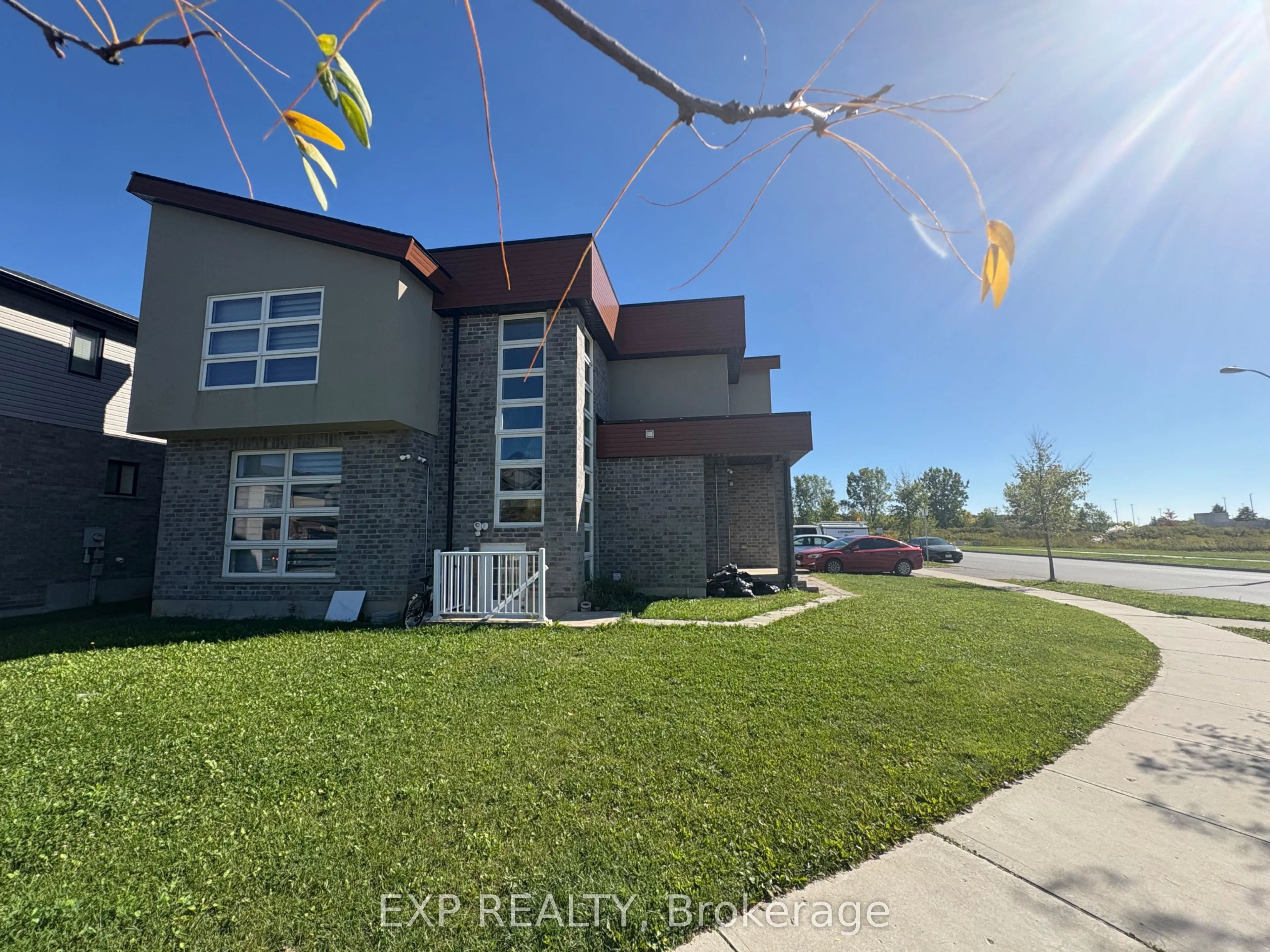 1445 Dyer Crescent N, #Lower
