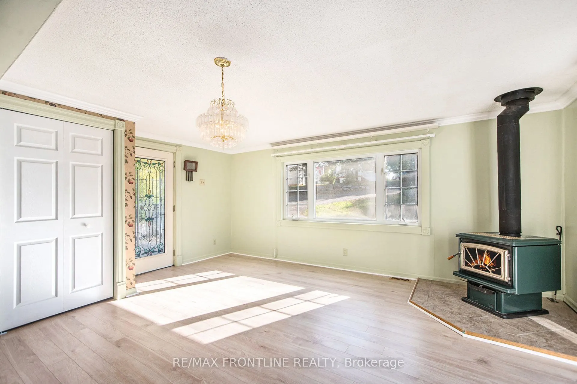 313 Acacia Road