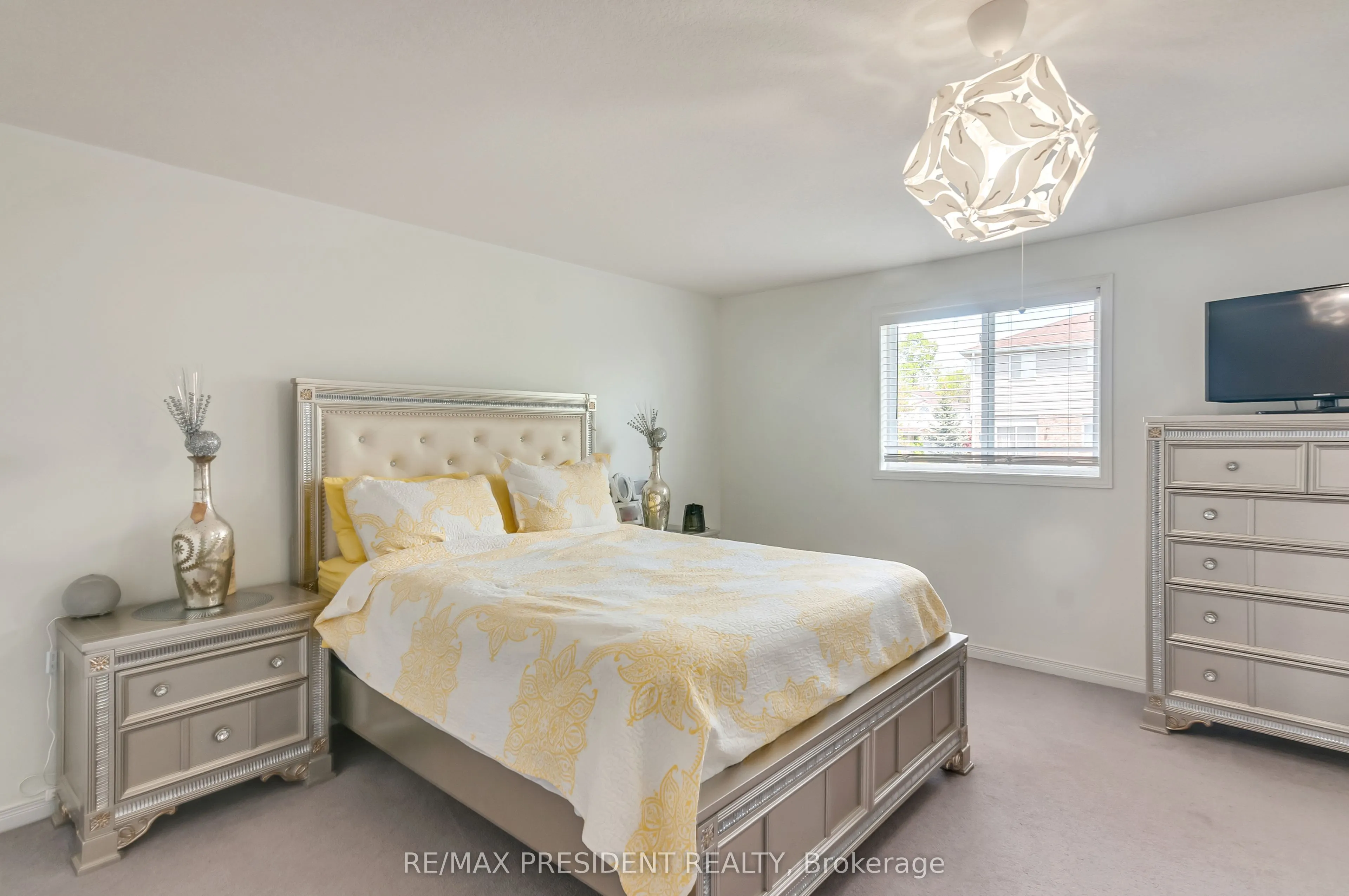 31 Chester Drive N