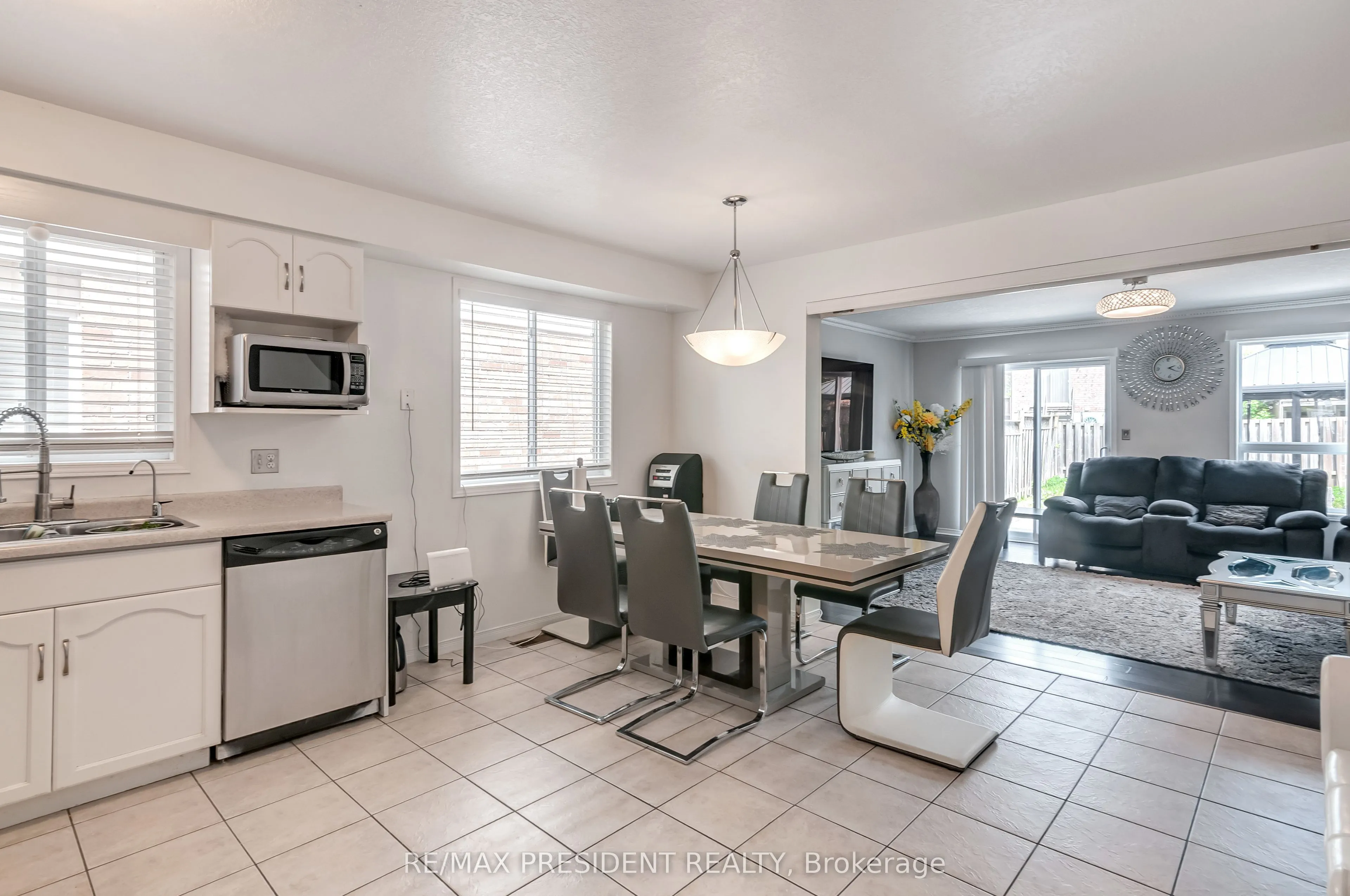 31 Chester Drive N
