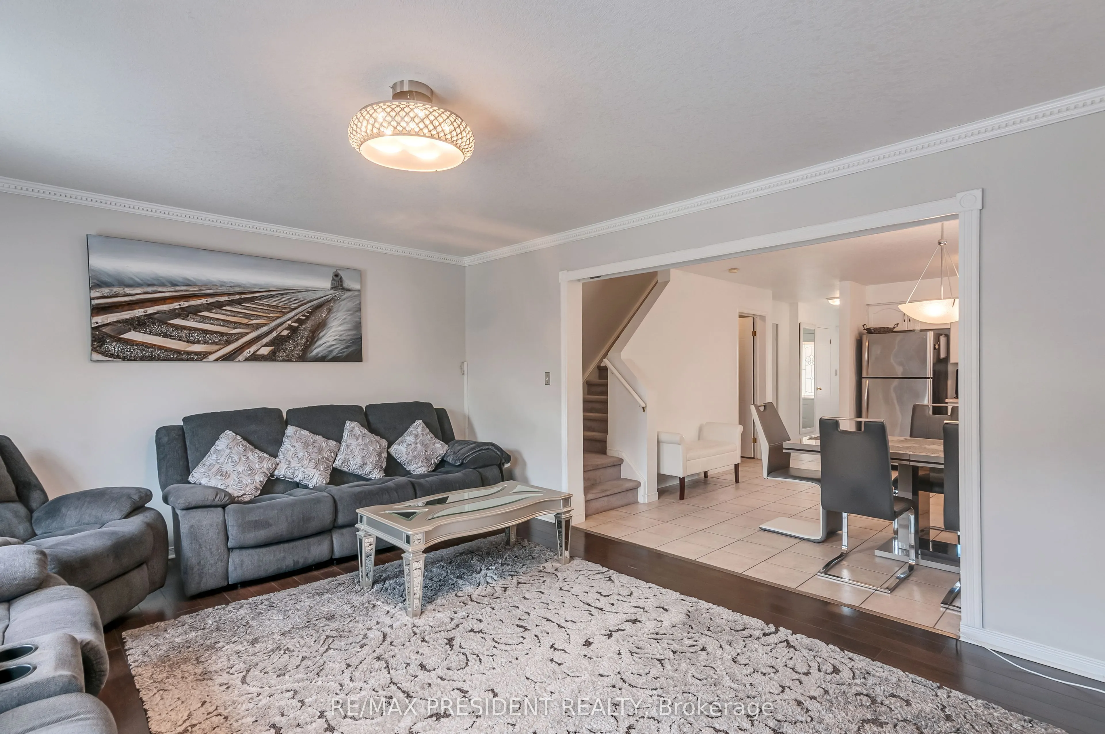 31 Chester Drive N