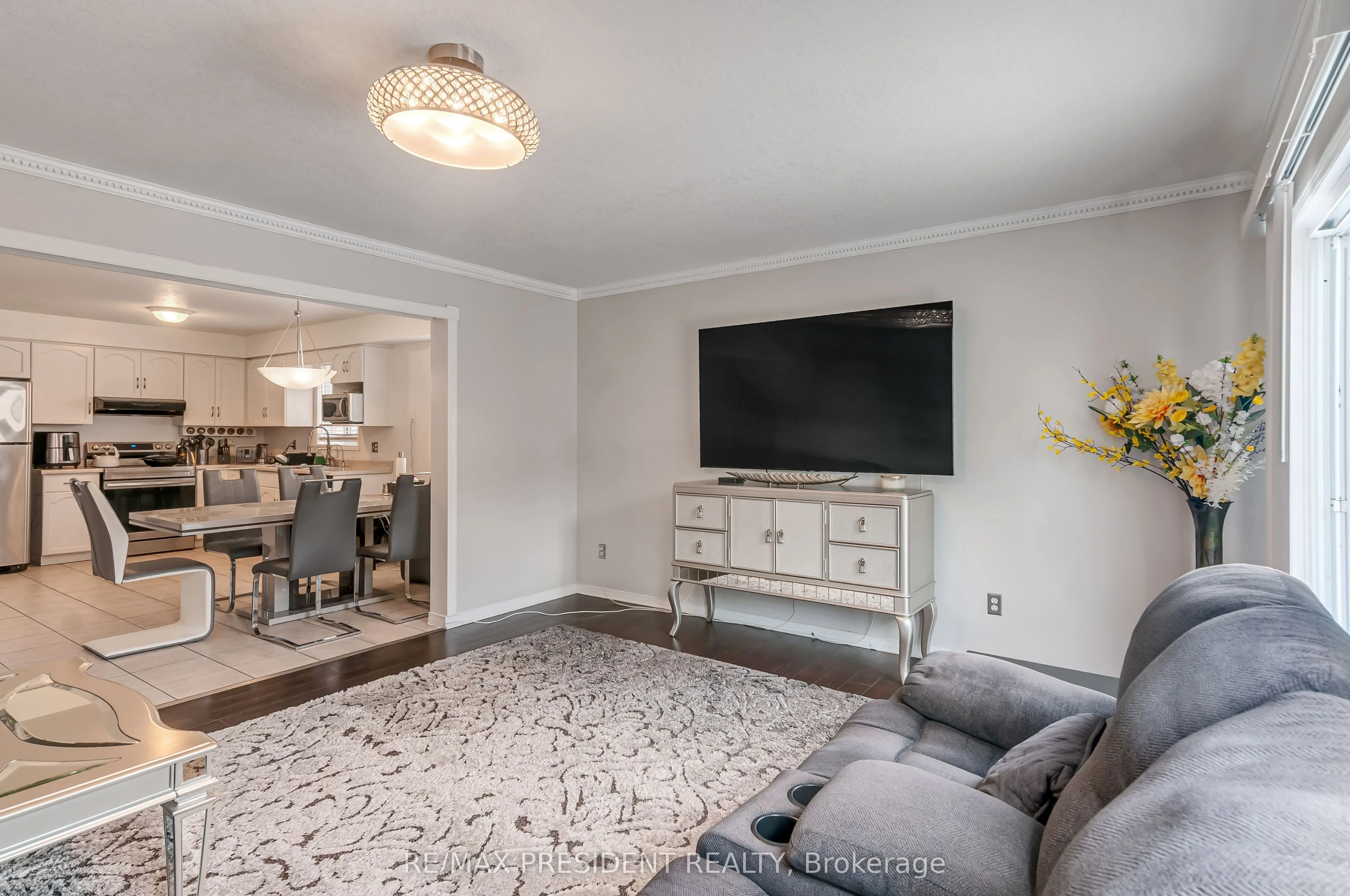 31 Chester Drive N