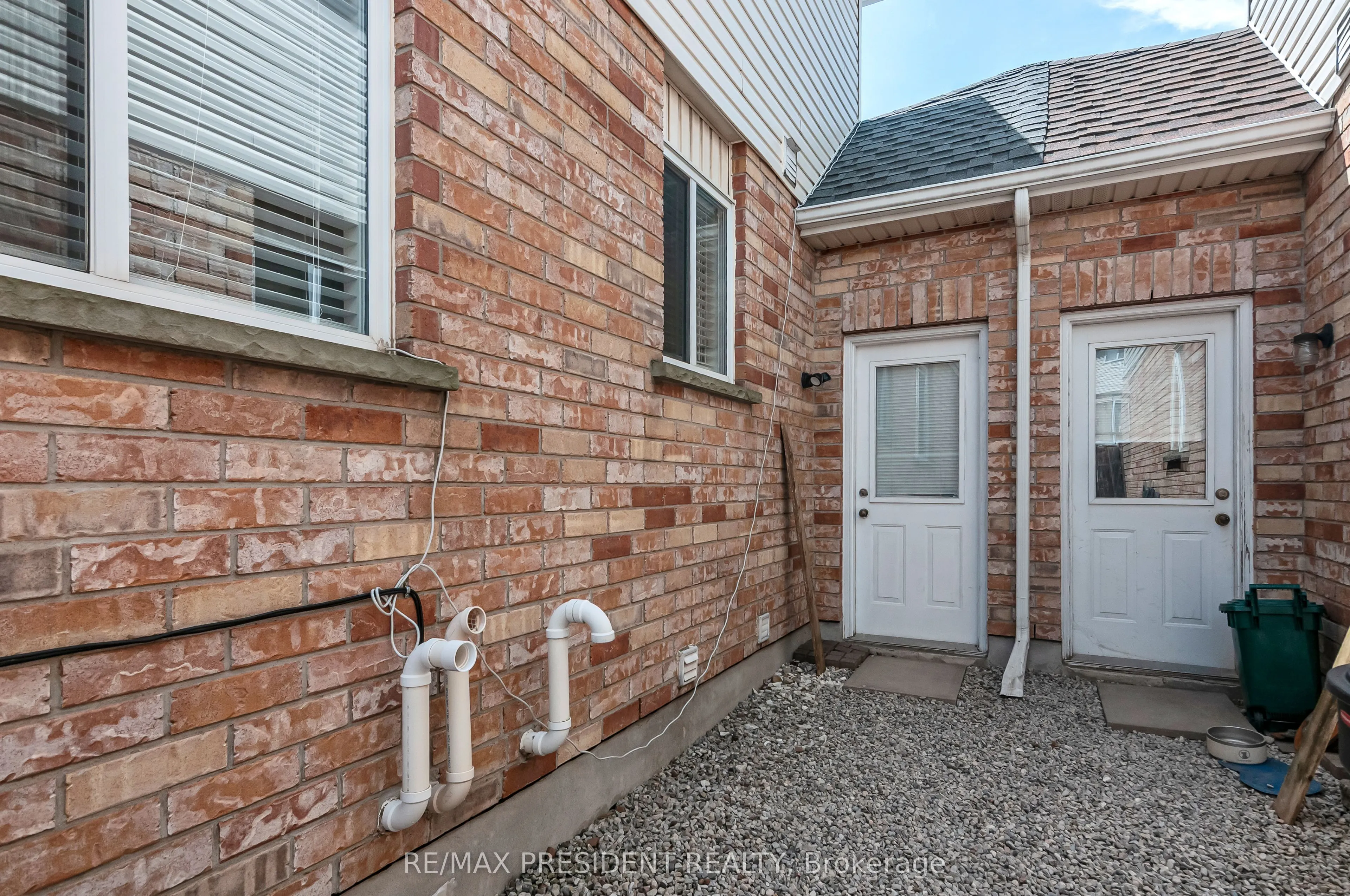 31 Chester Drive N
