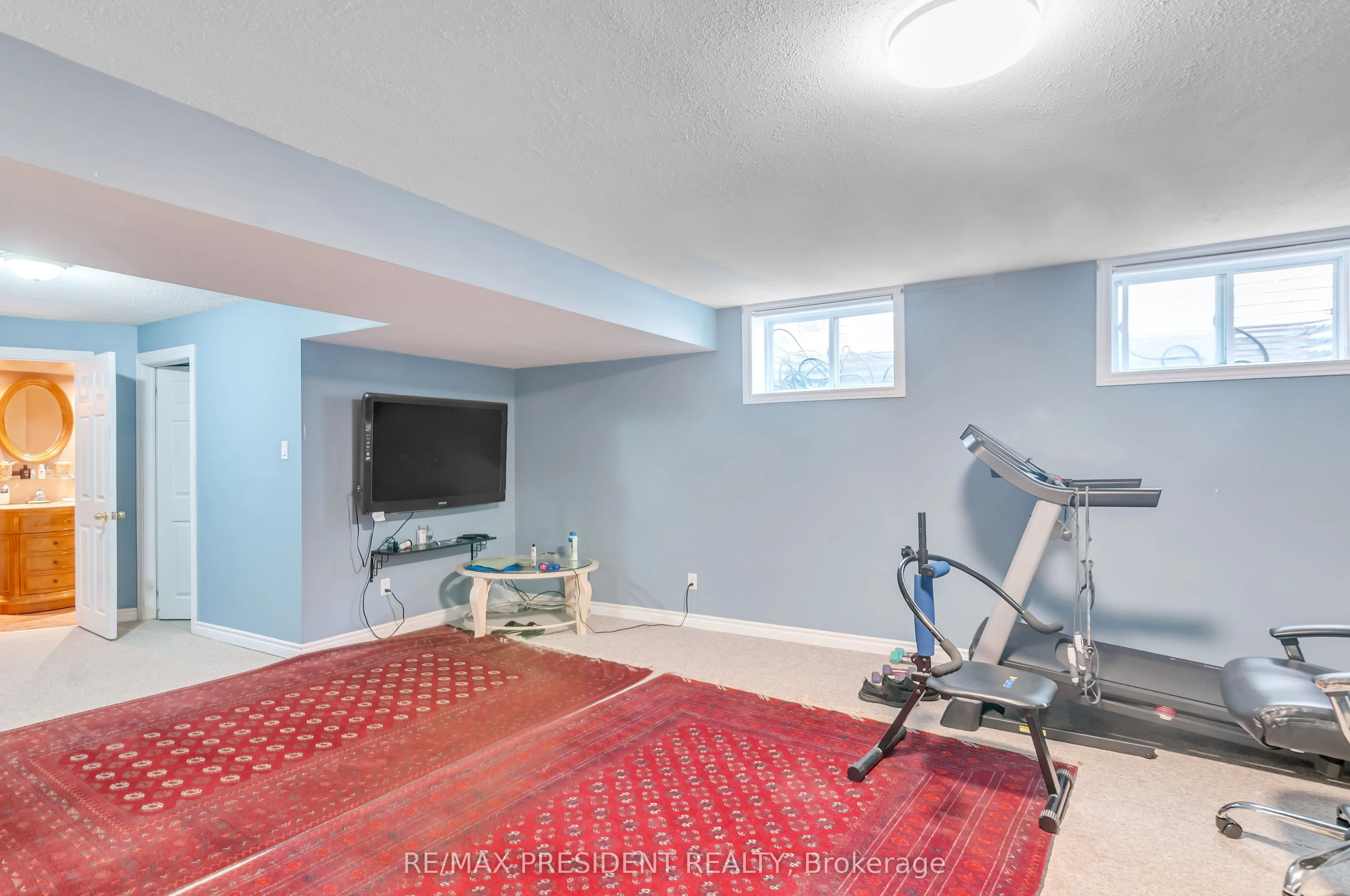 31 Chester Drive N