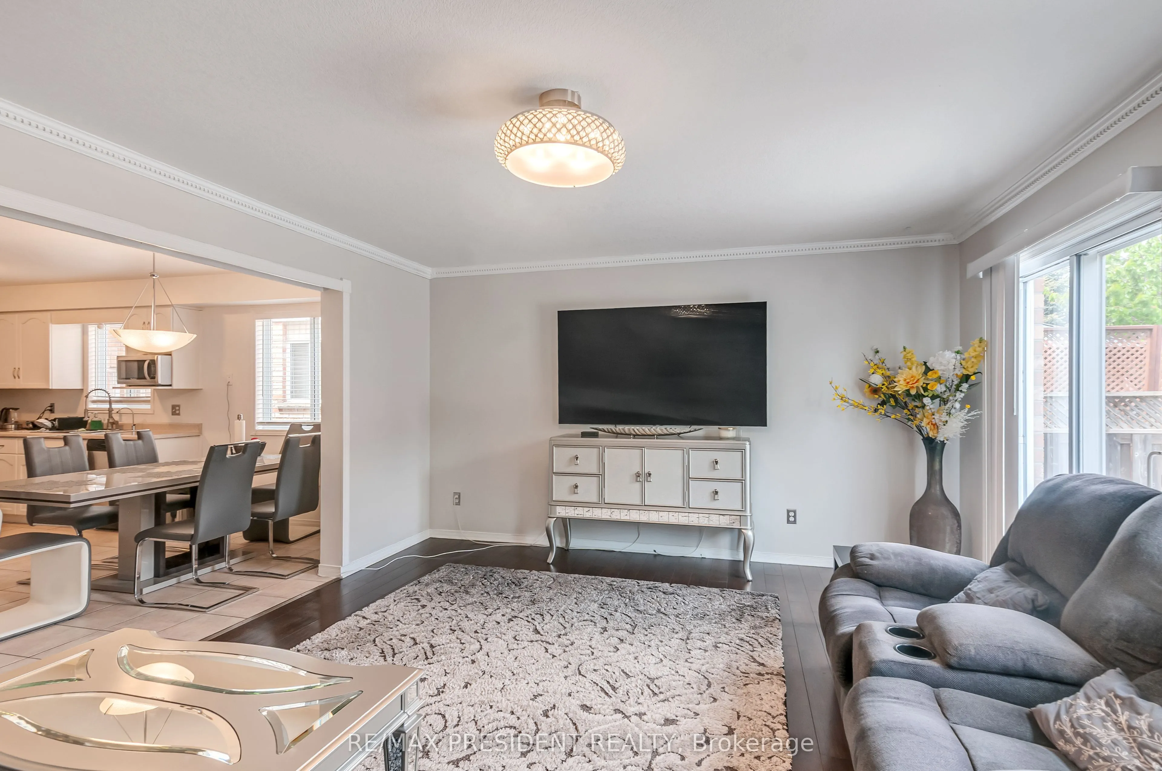 31 Chester Drive N