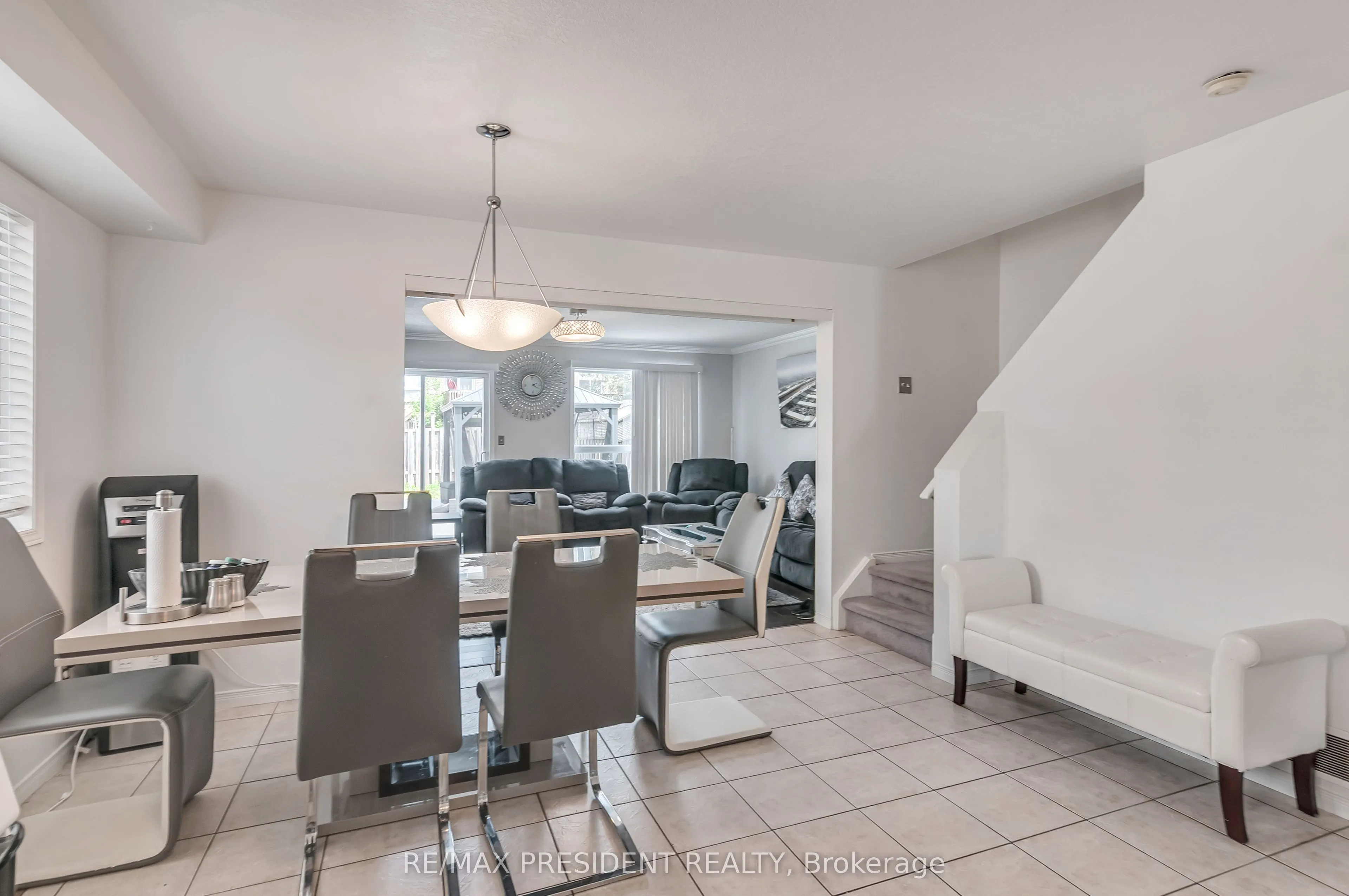 31 Chester Drive N