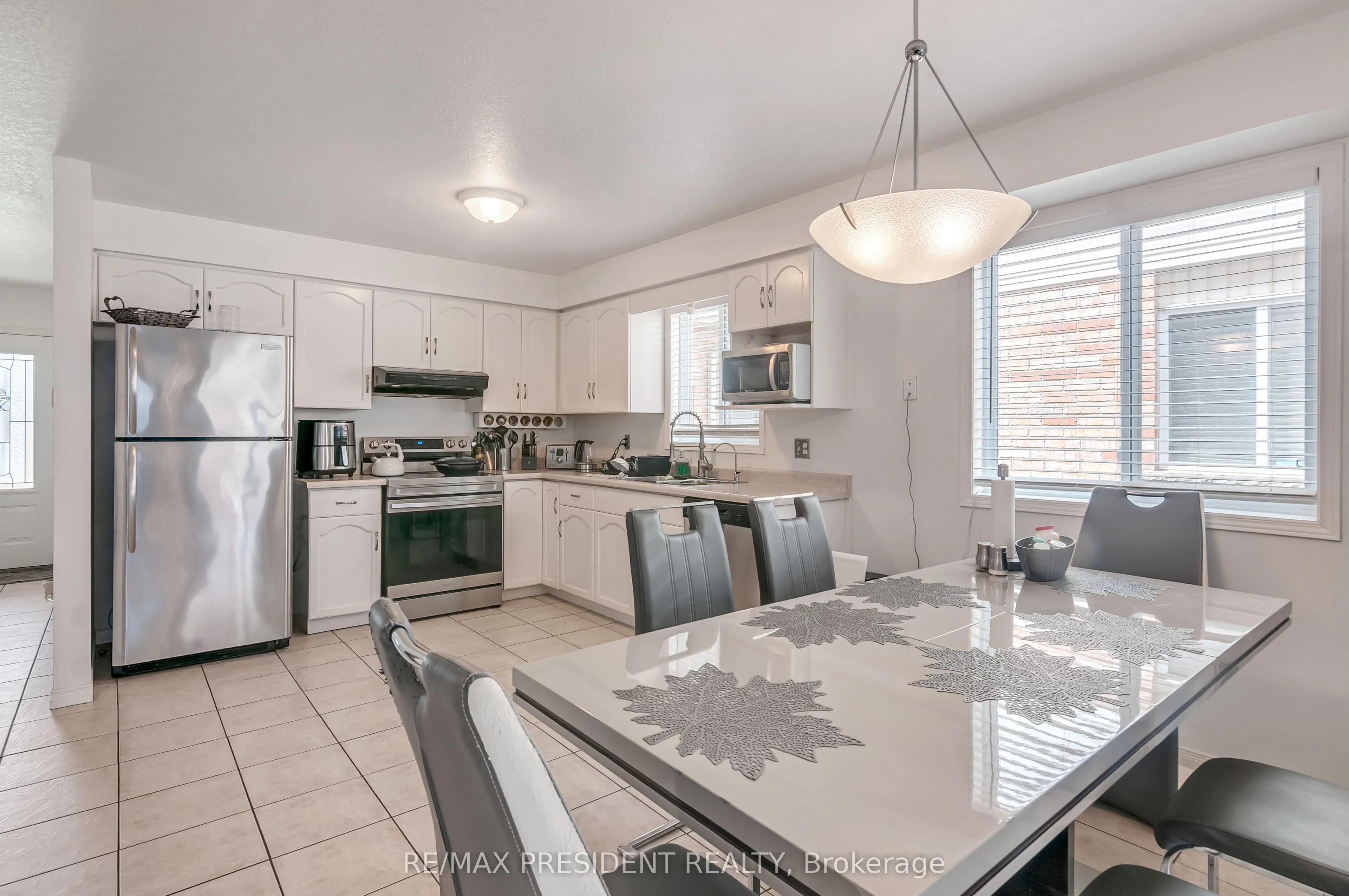 31 Chester Drive N