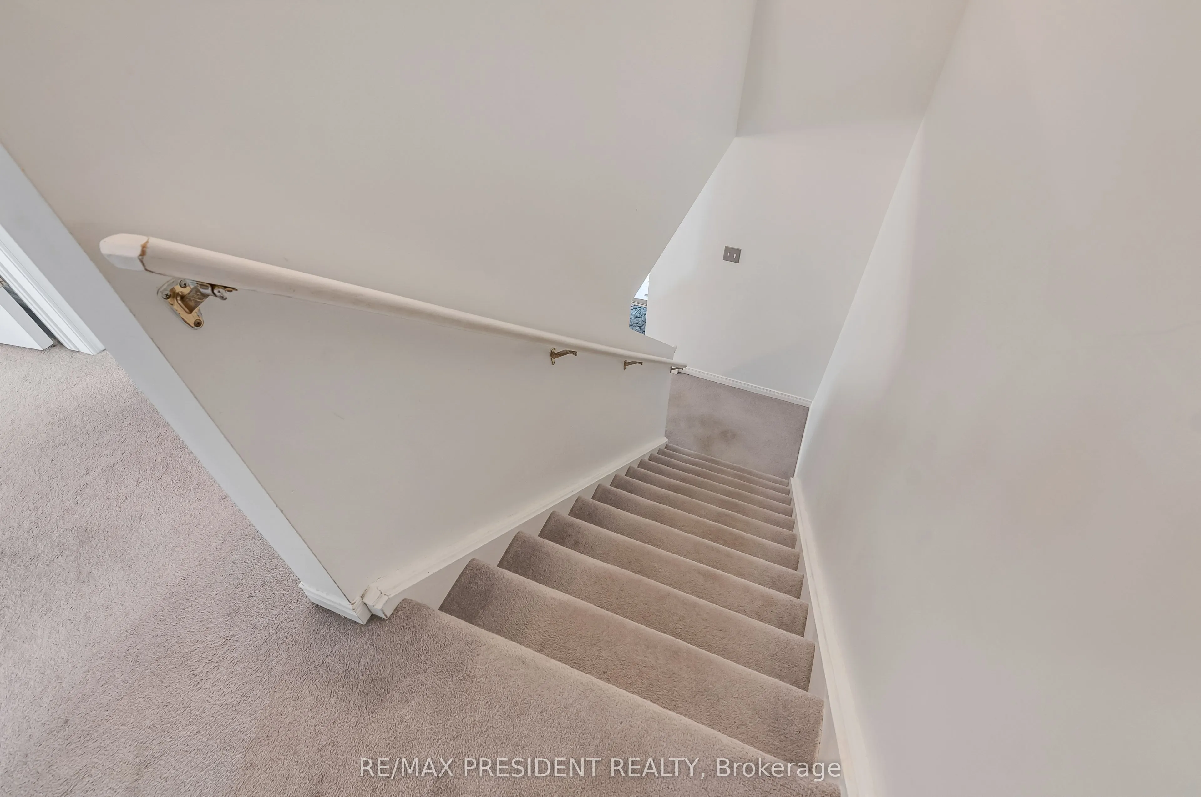 31 Chester Drive N