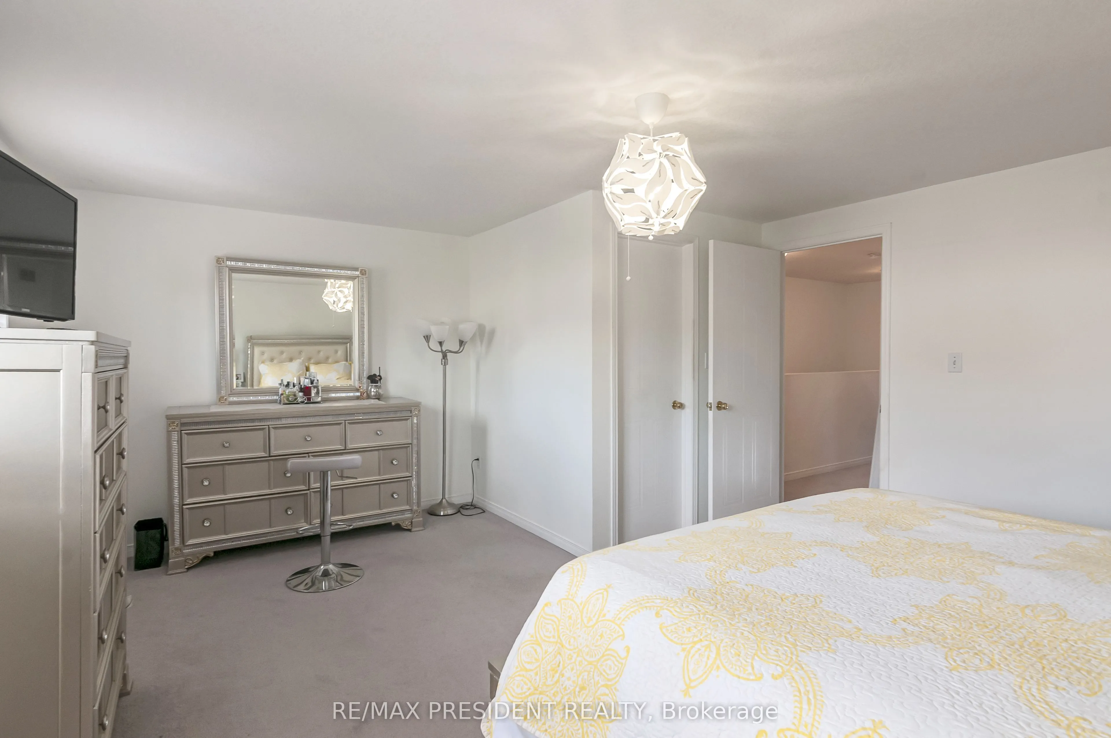 31 Chester Drive N