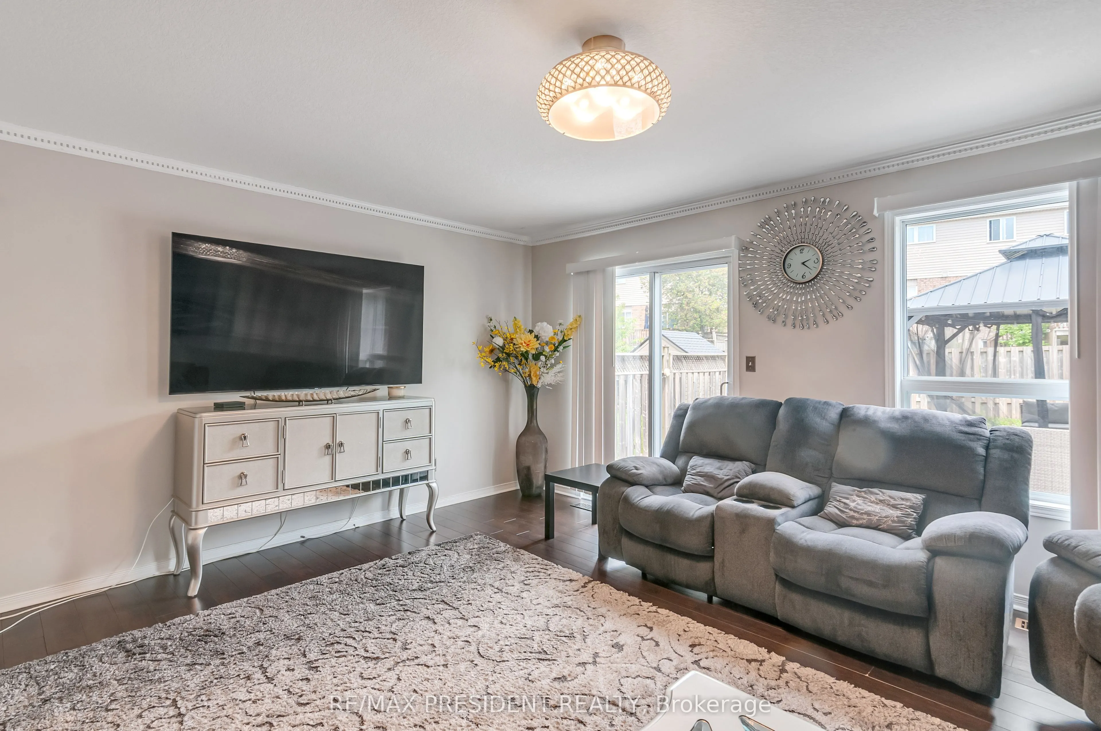 31 Chester Drive N