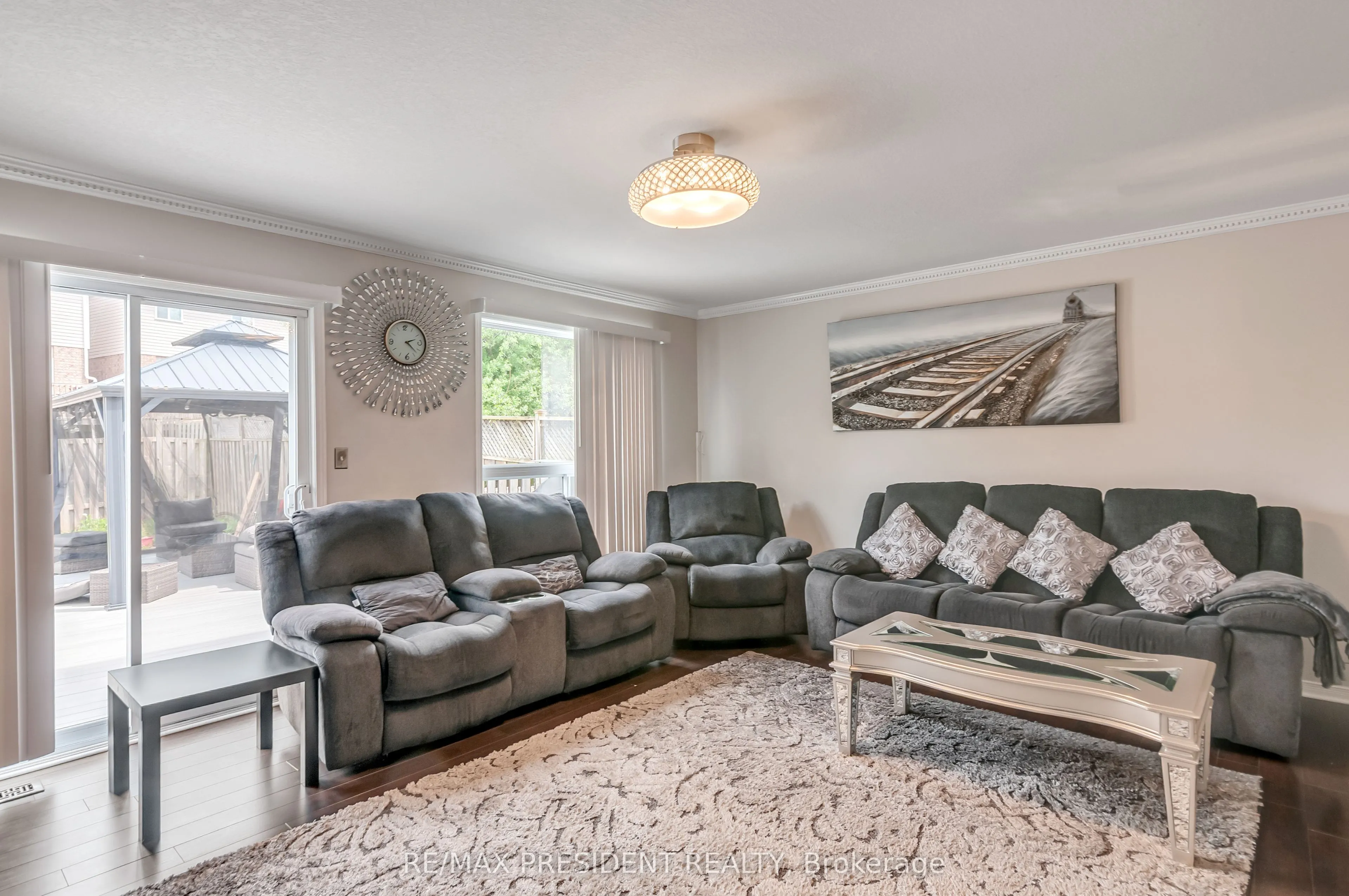 31 Chester Drive N