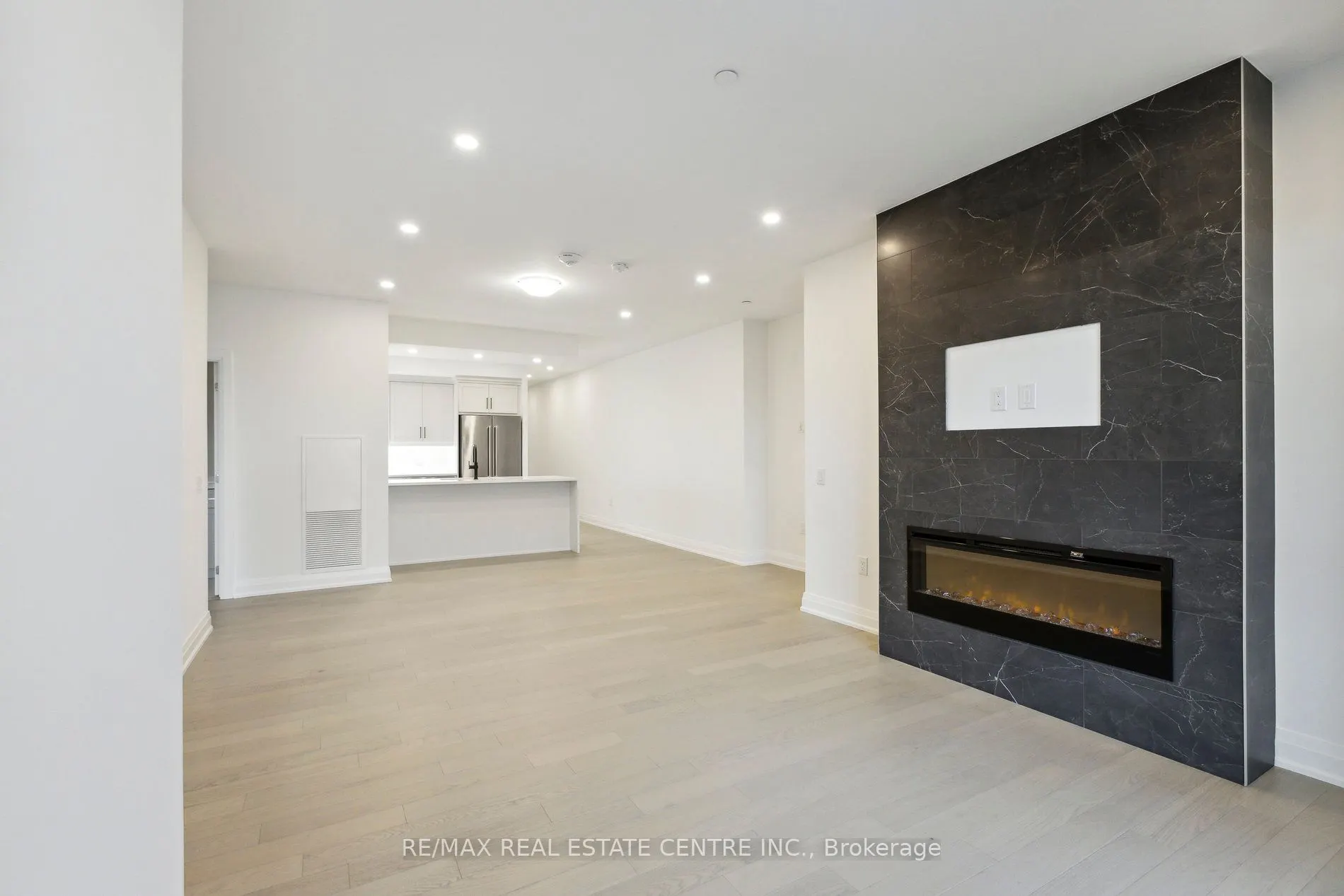 71 Wyndham Street S, #602