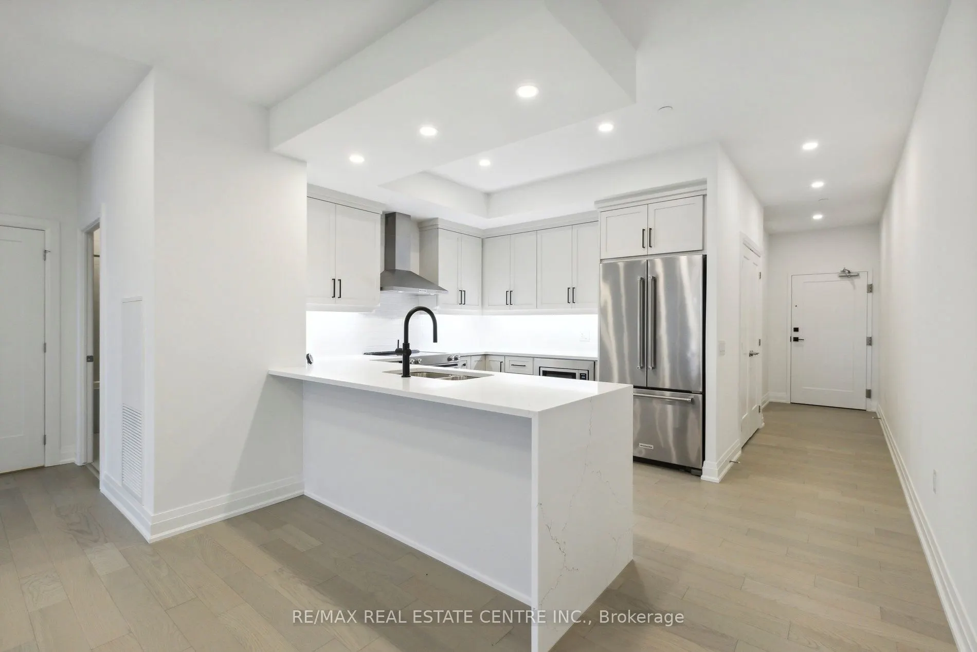 71 Wyndham Street S, #602