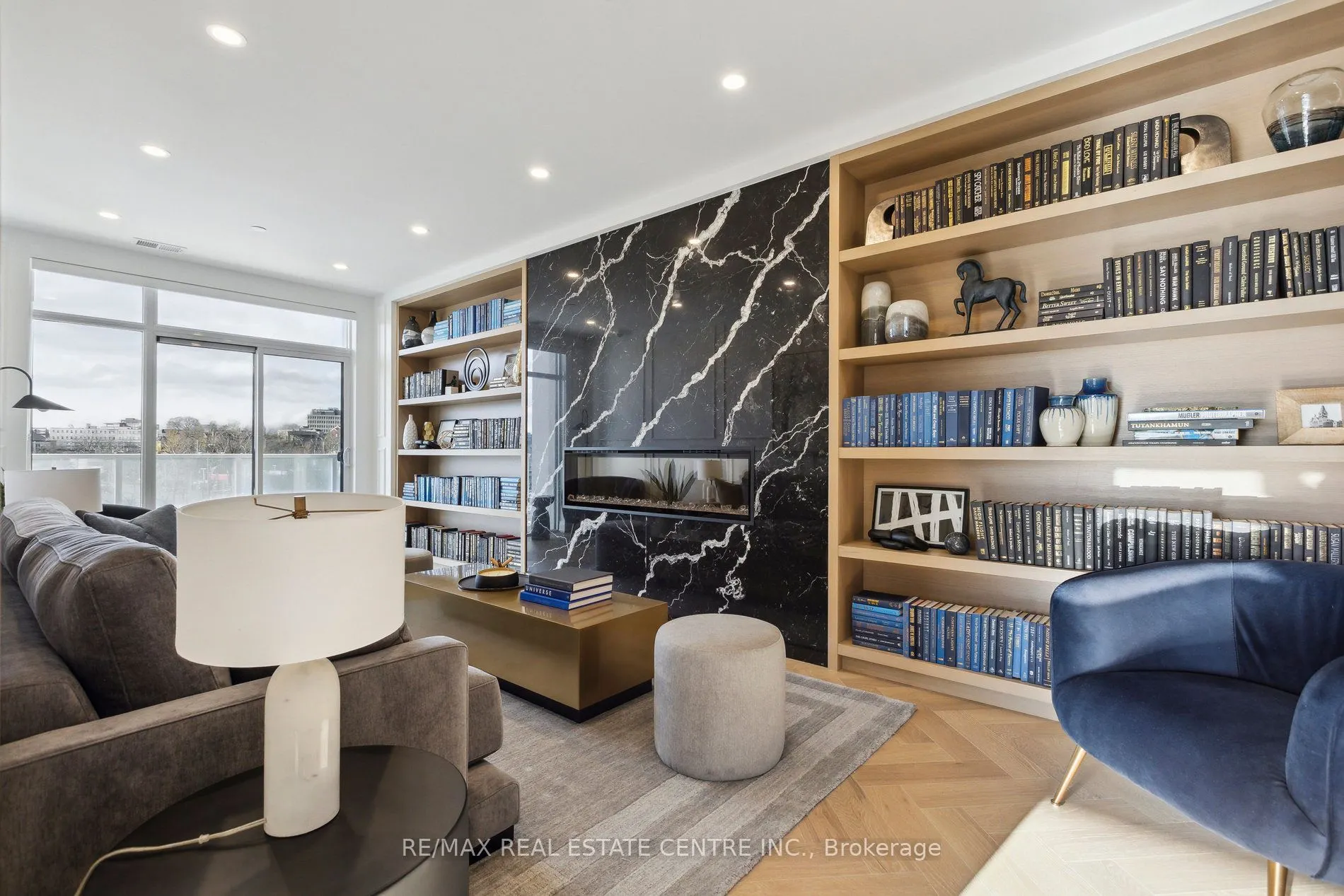 71 Wyndham Street S, #602