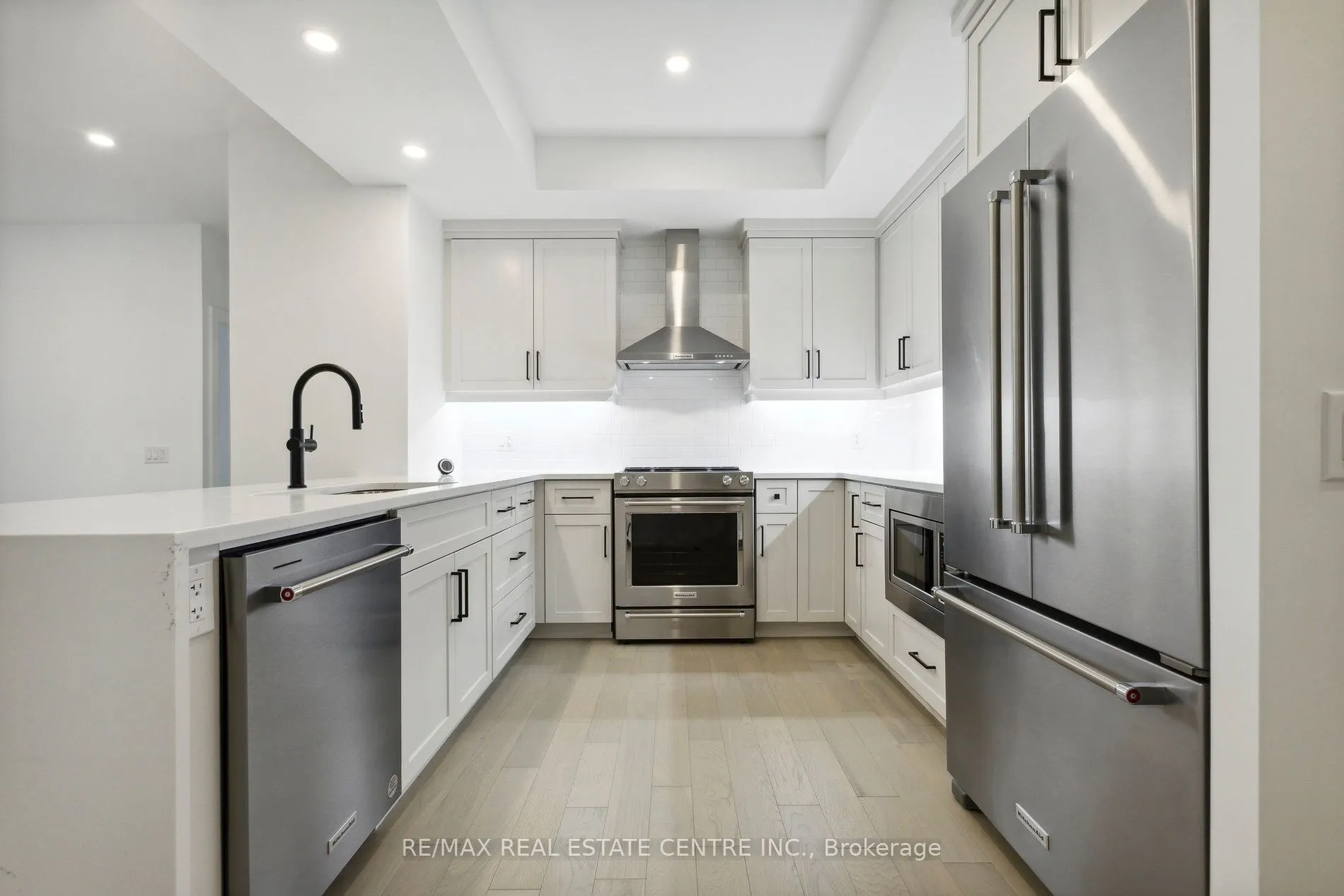 71 Wyndham Street S, #602