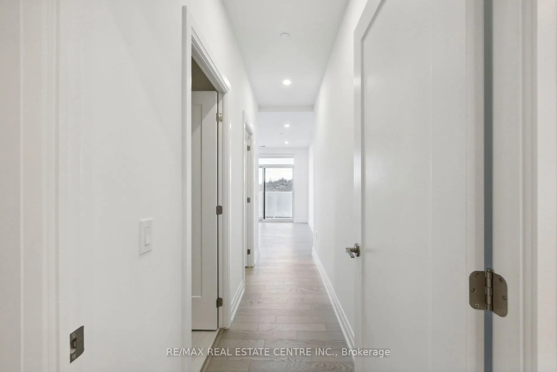 71 Wyndham Street S, #602