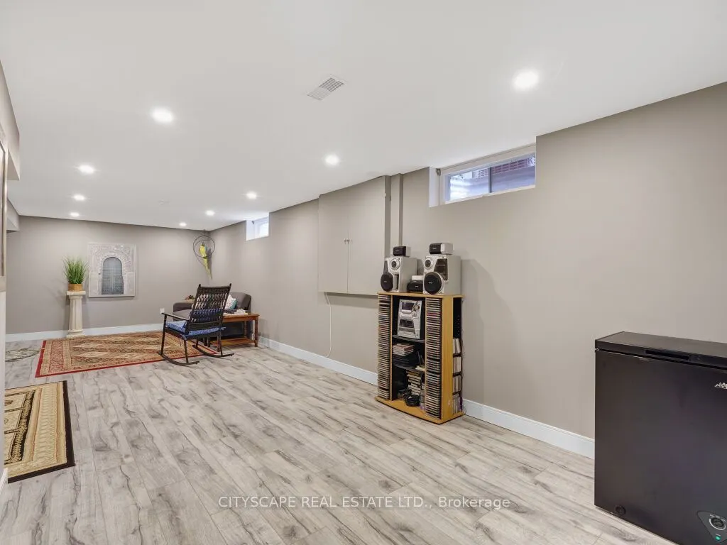 221 Kribs Street