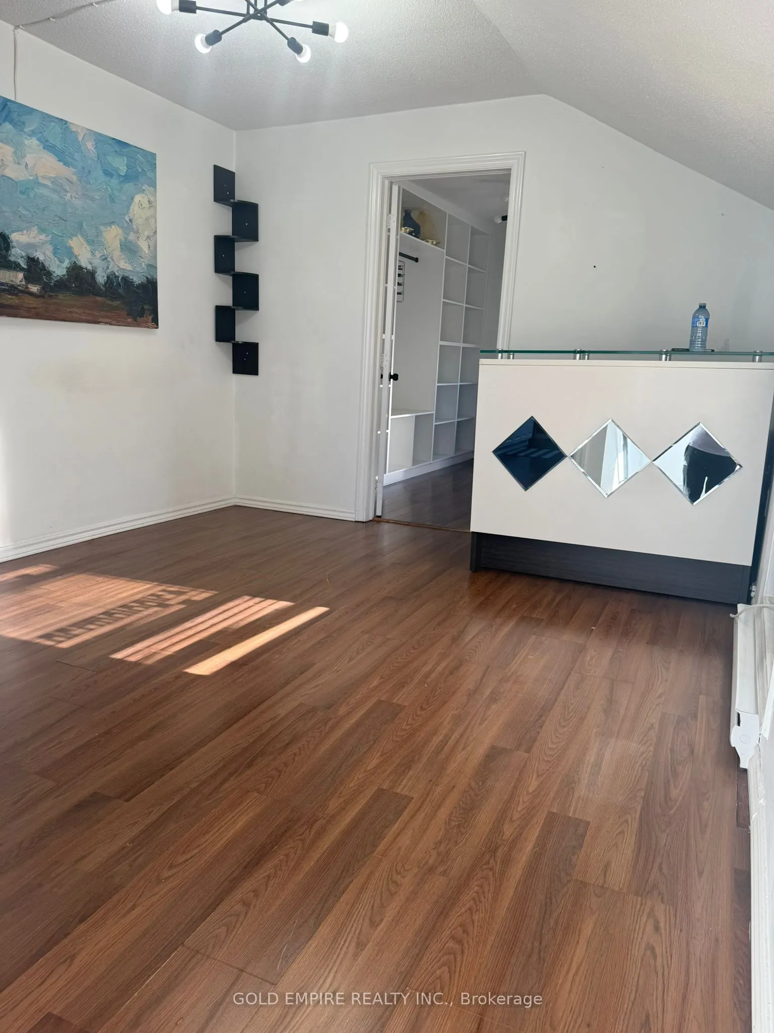 1041 Gainsborough Road