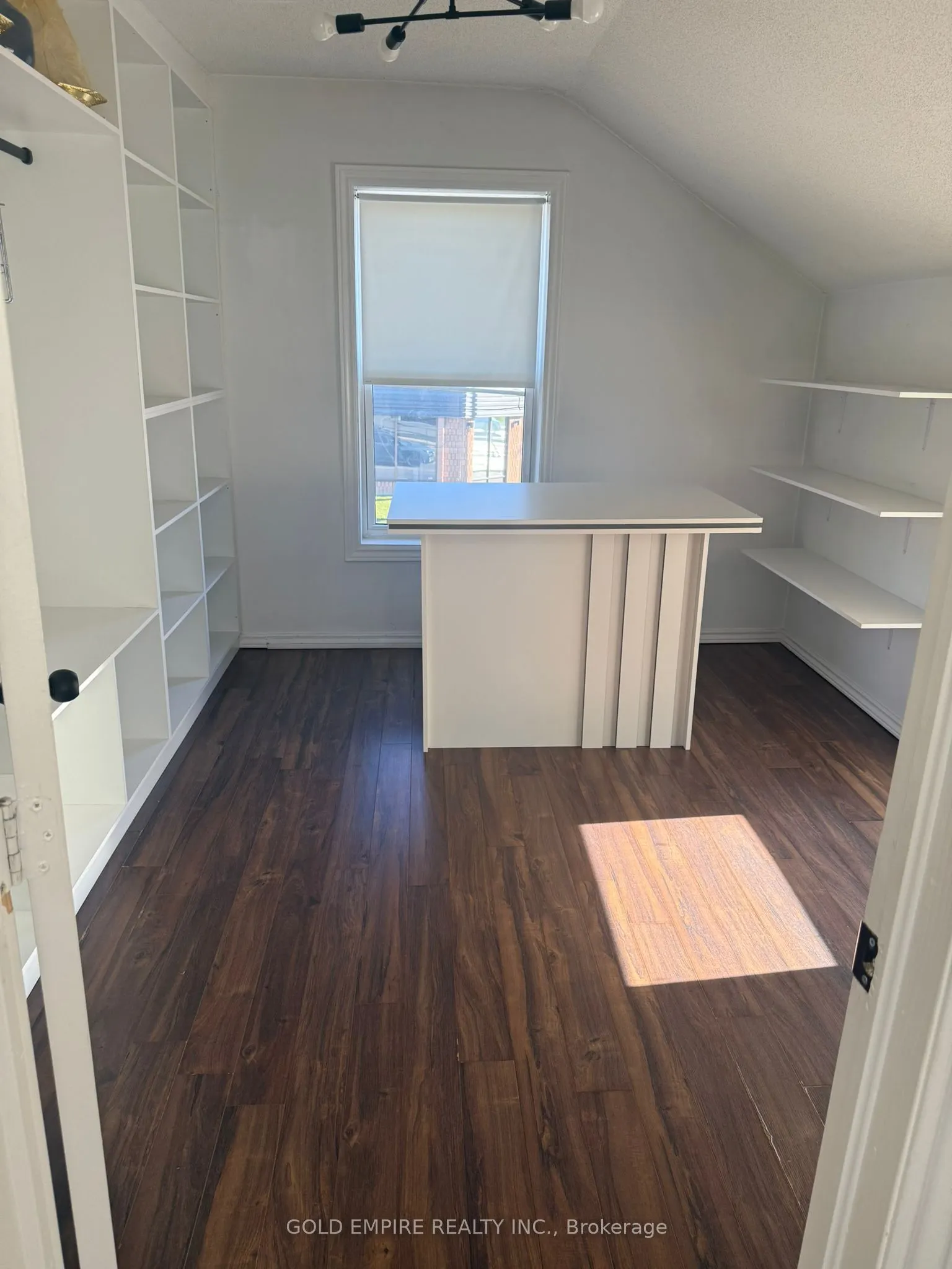 1041 Gainsborough Road