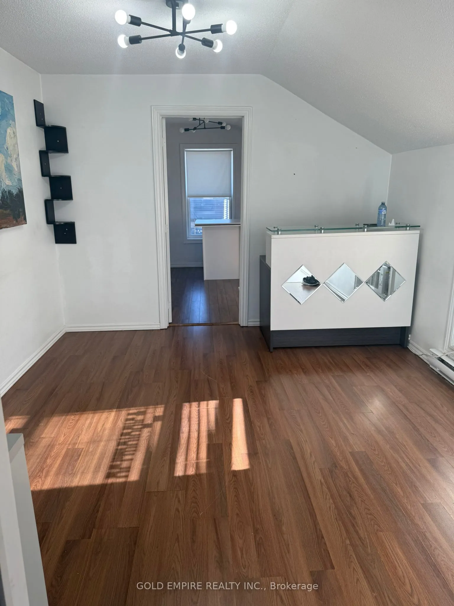 1041 Gainsborough Road