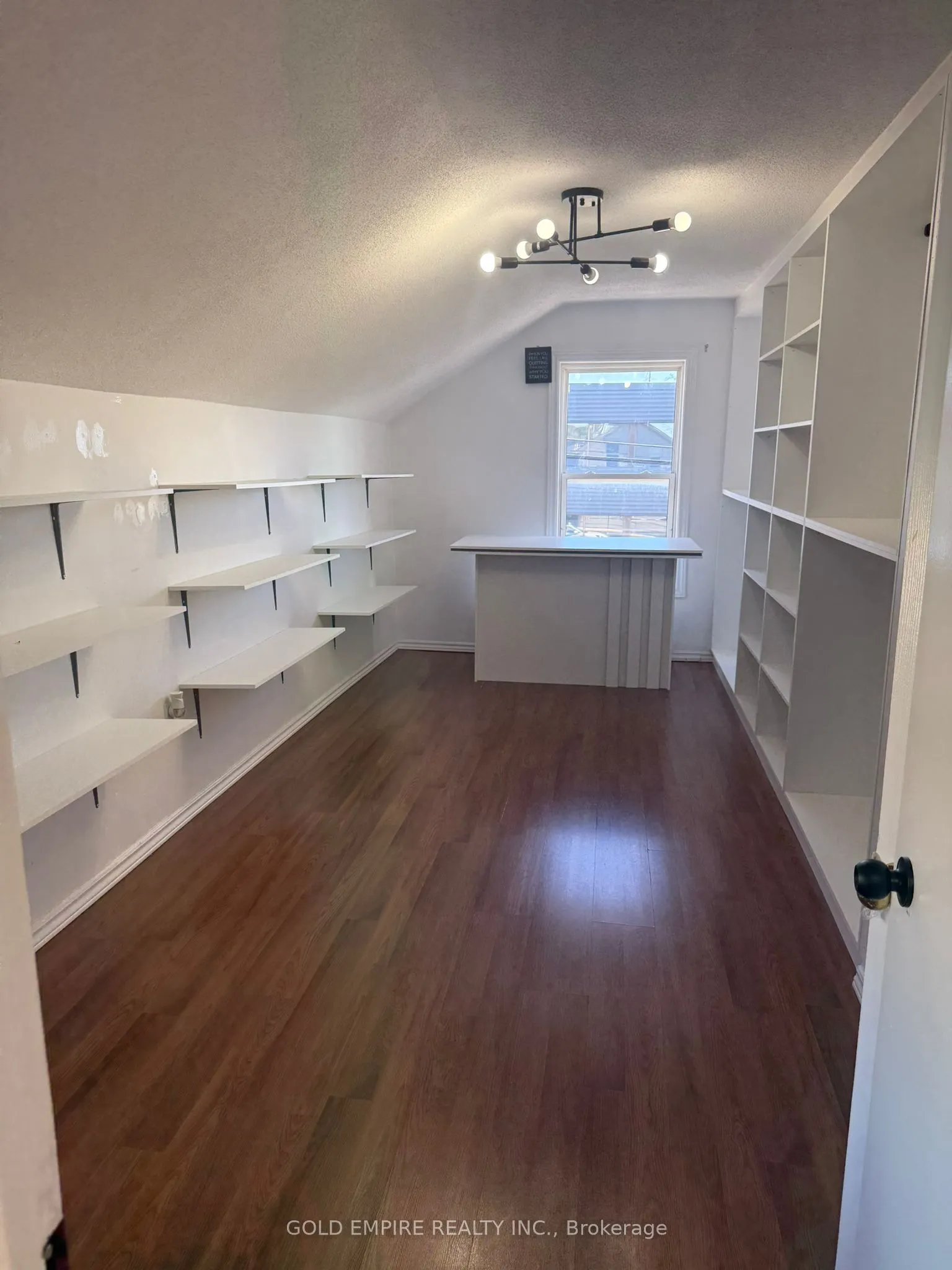 1041 Gainsborough Road