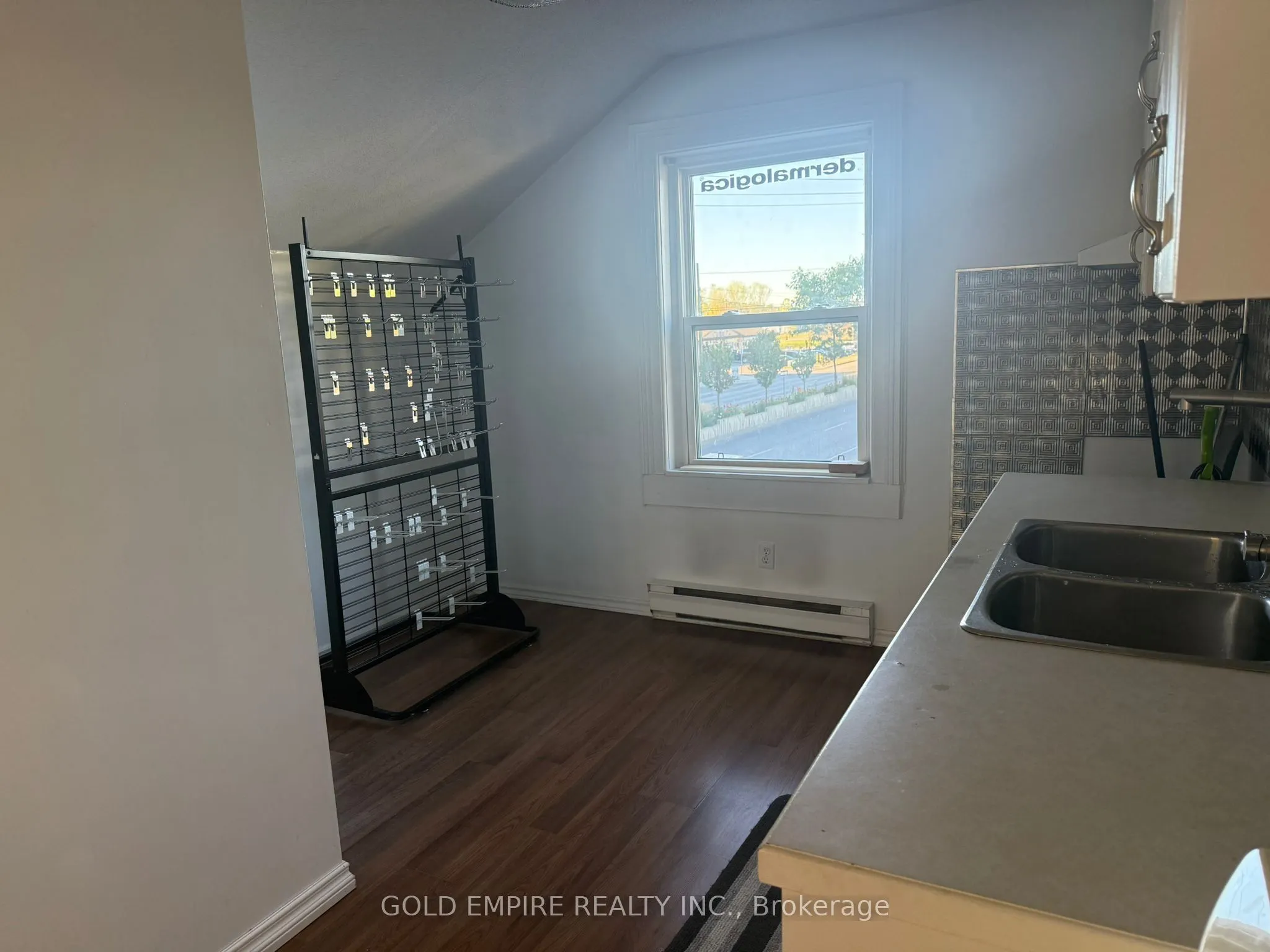 1041 Gainsborough Road