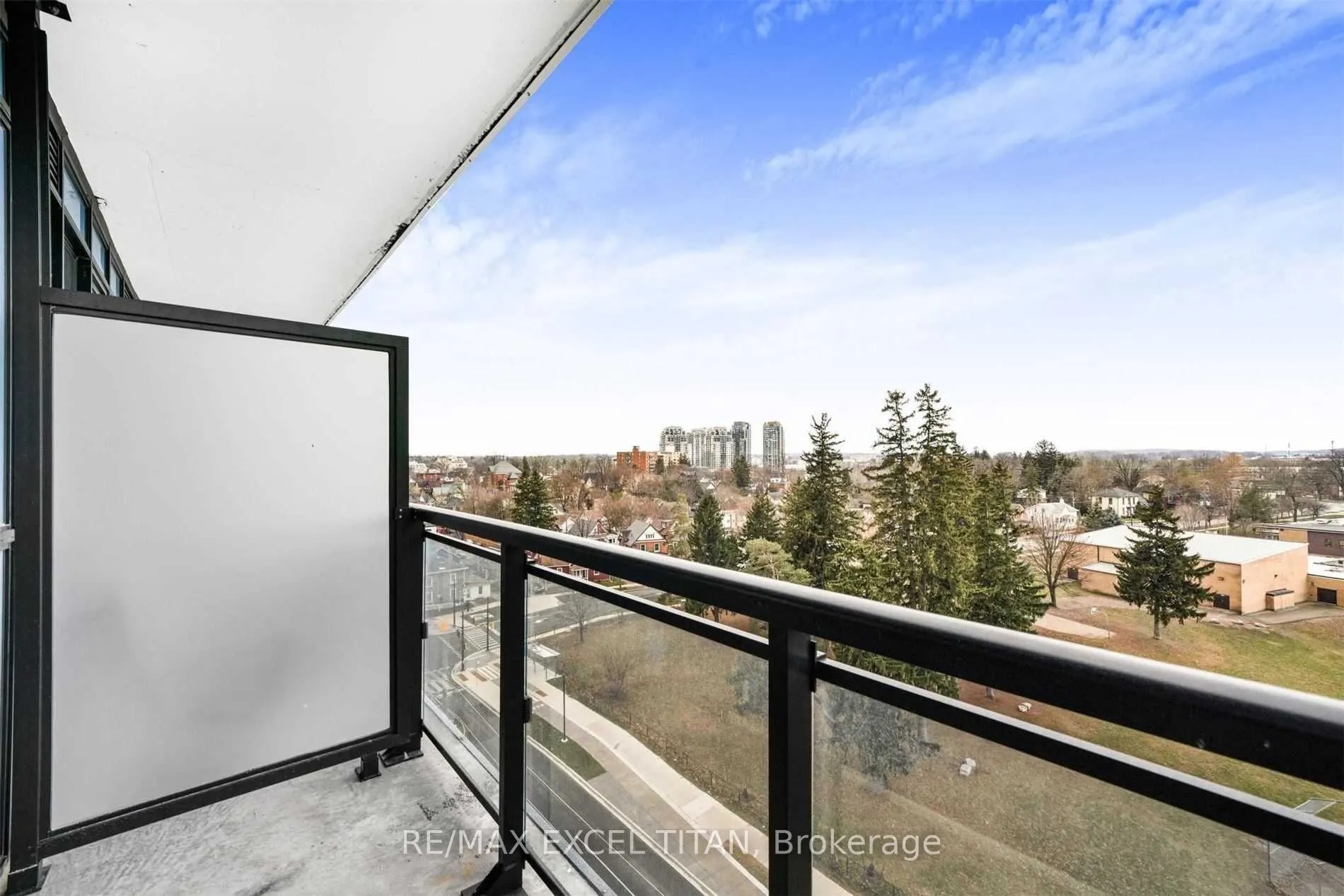 128 King Street N, #907