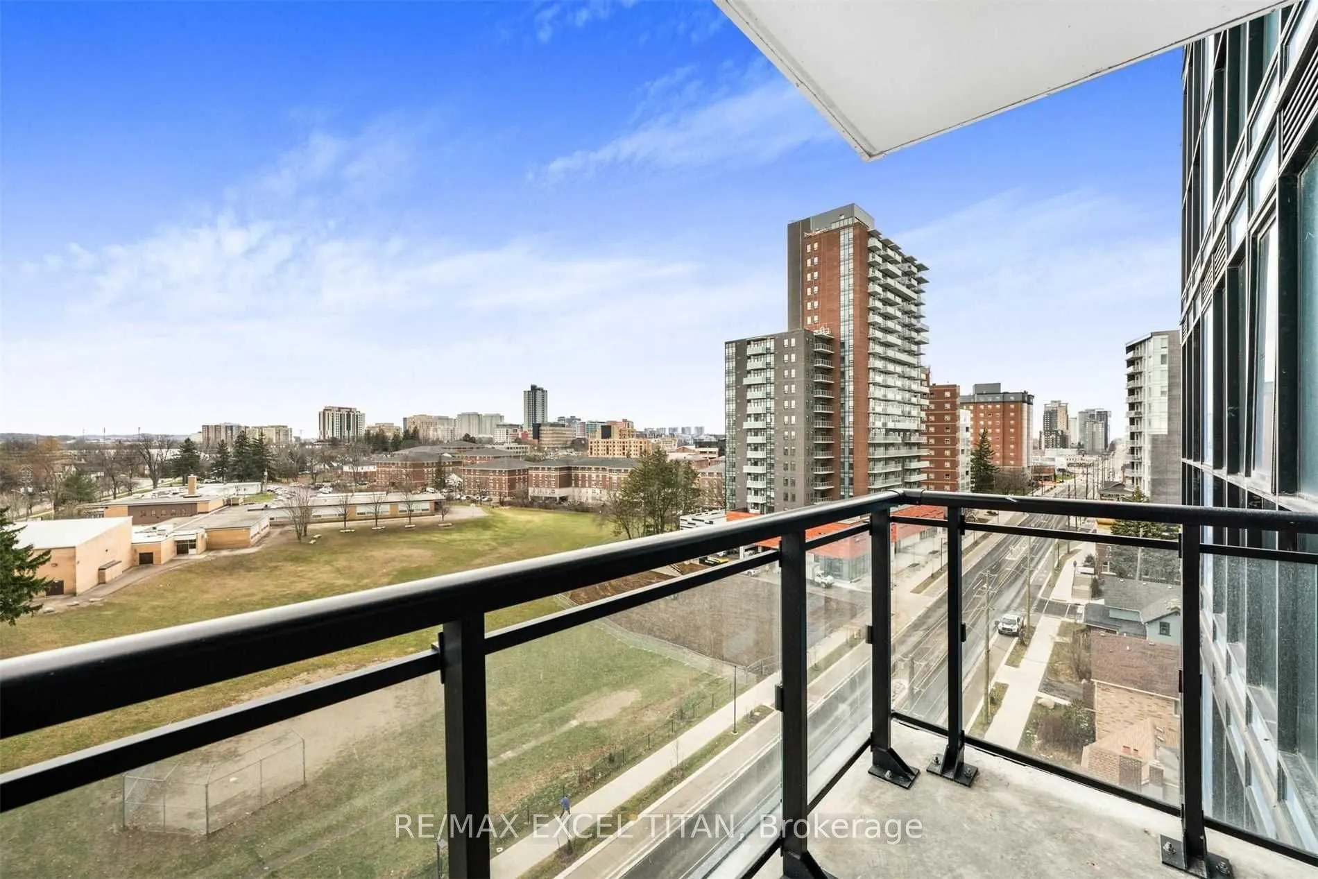 128 King Street N, #907