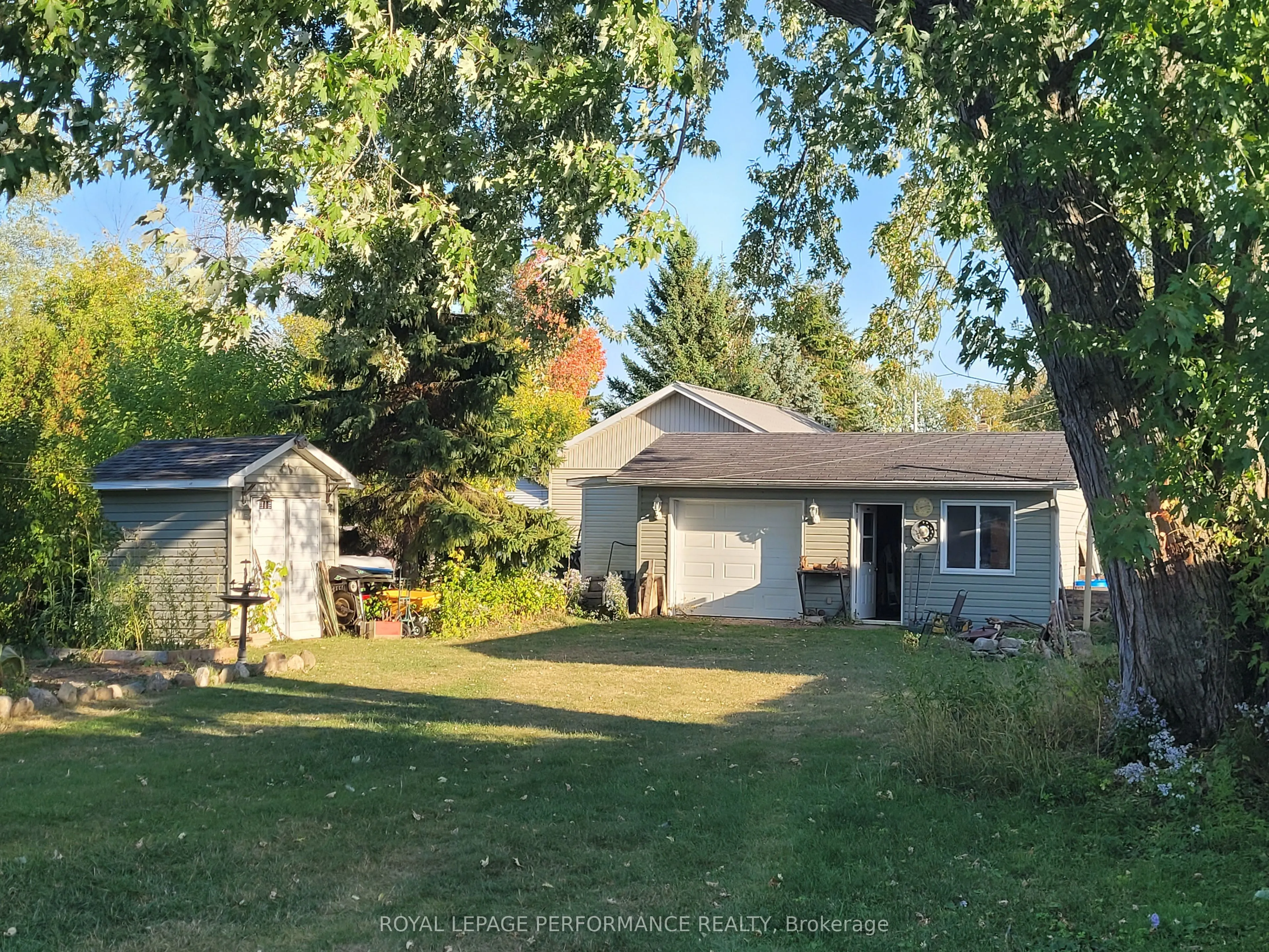 975 Queen Street