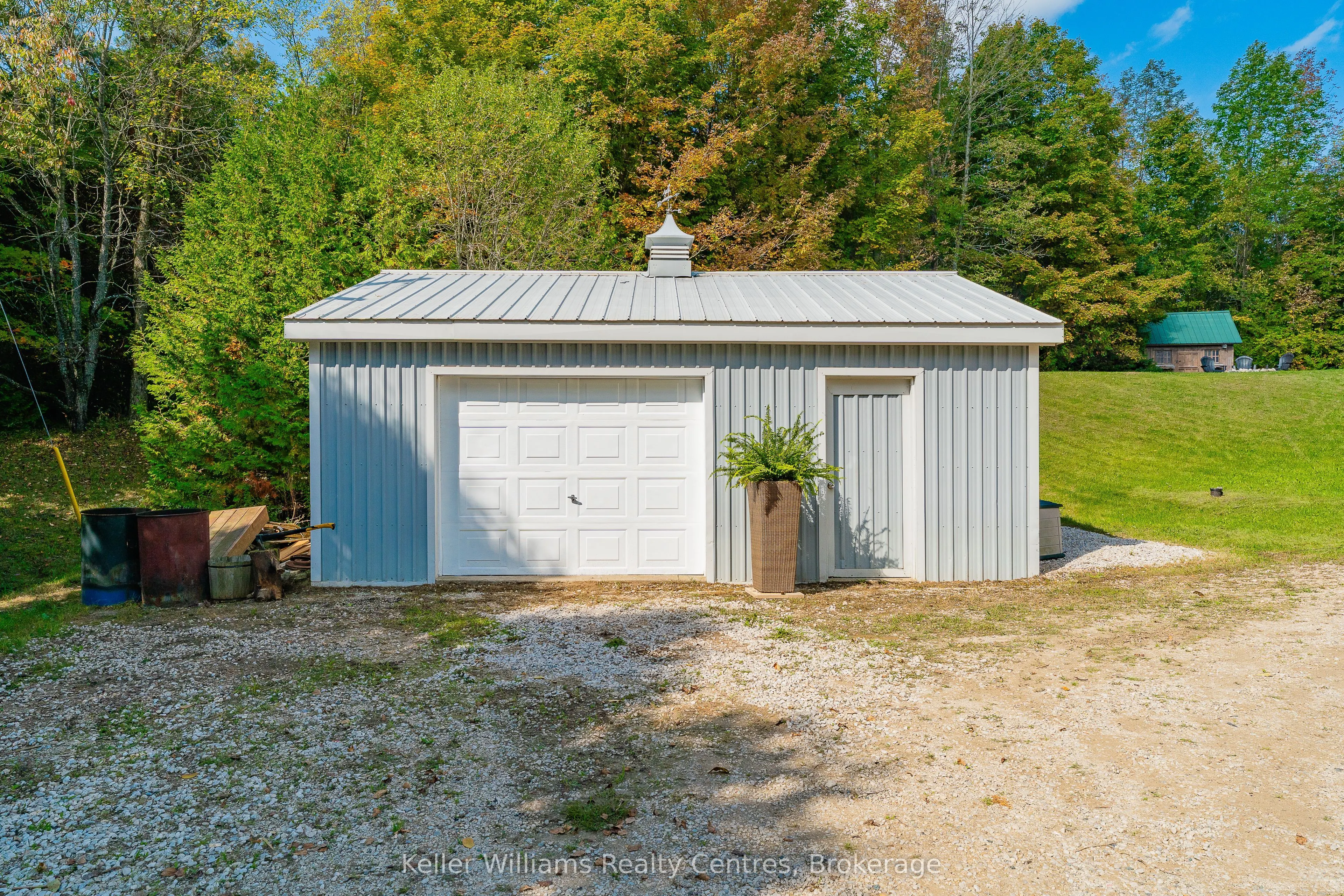 702473 Sideroad 5