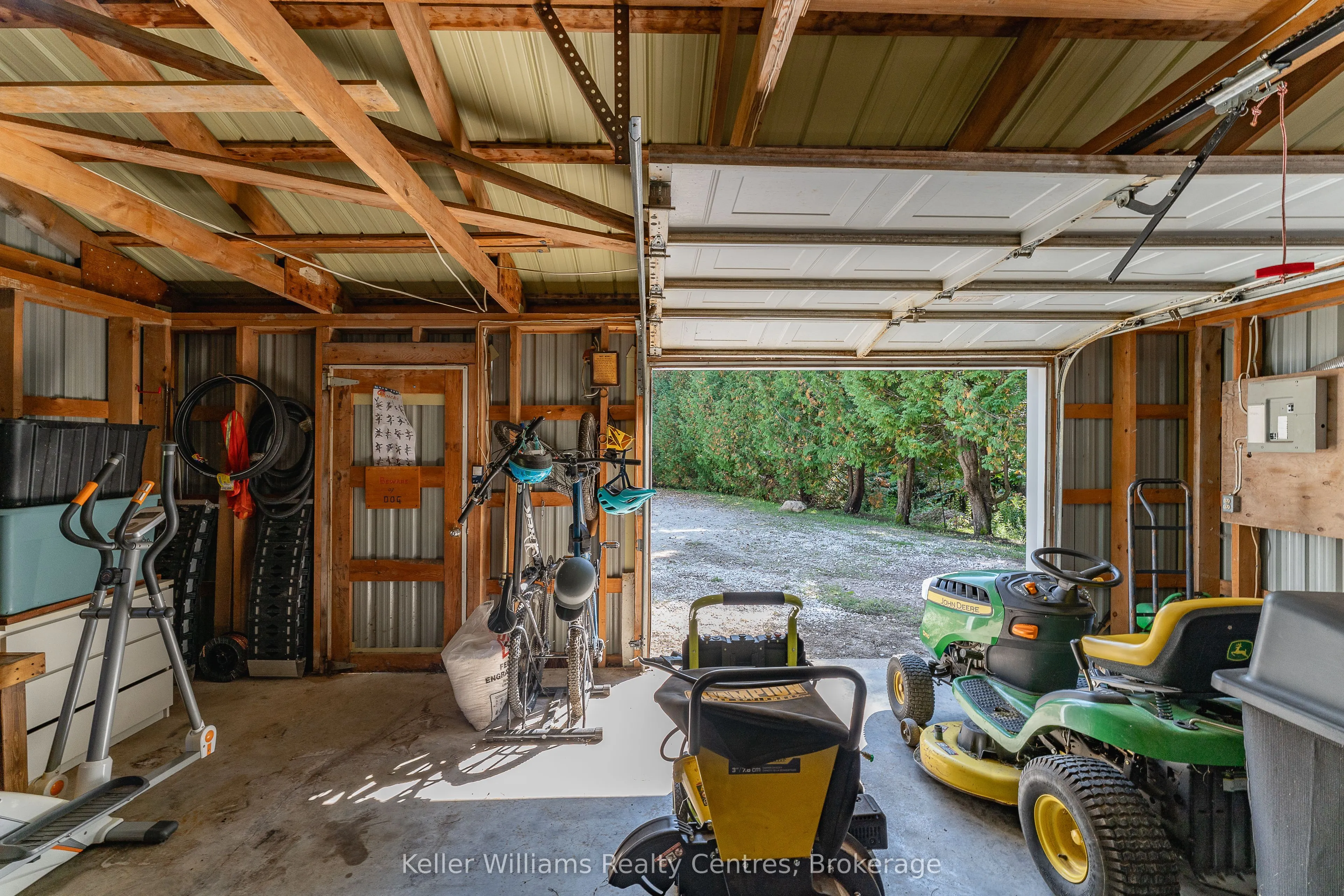 702473 Sideroad 5